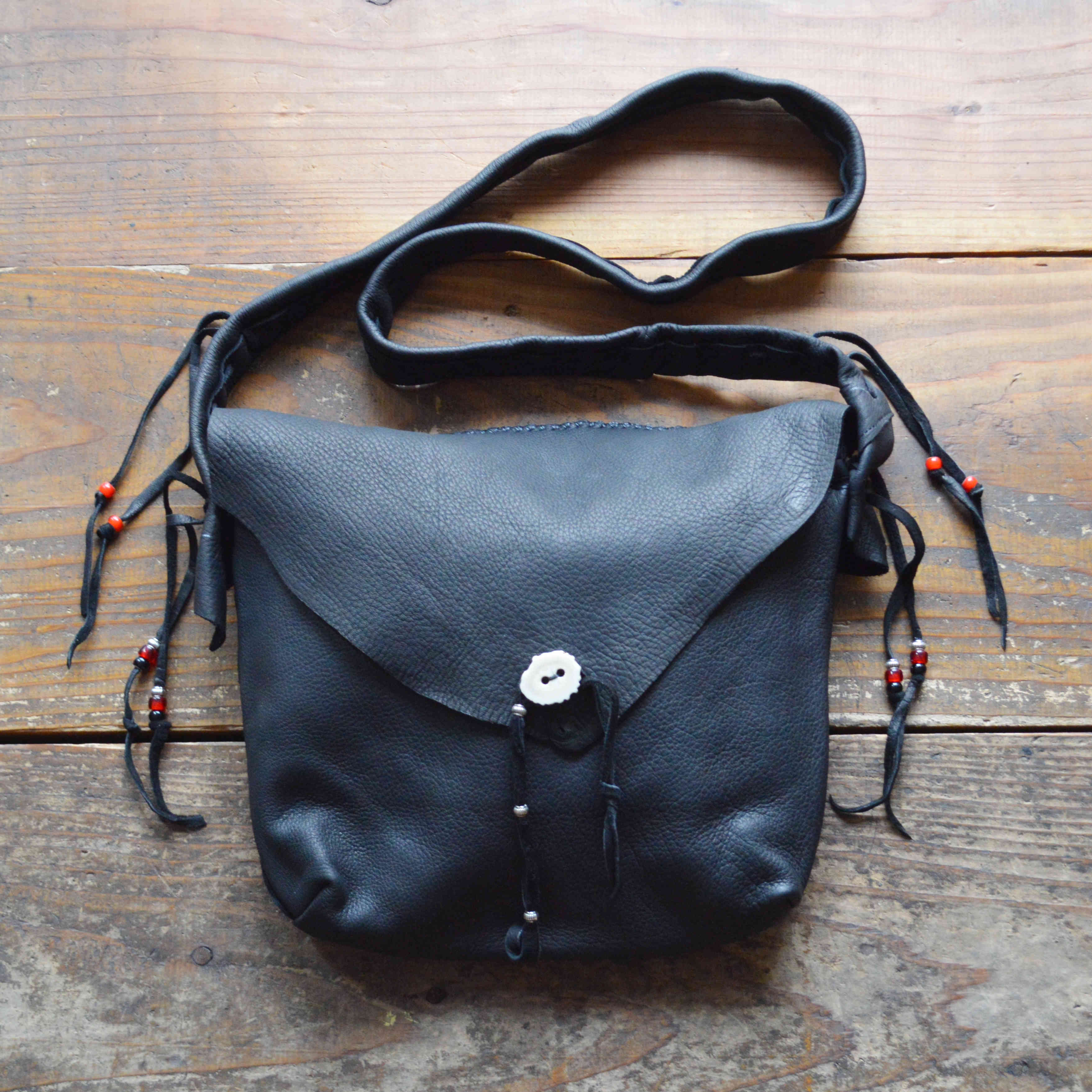 Nasngwam.×early morning / DEARSKIN MESSENGER BAG (BLACK)