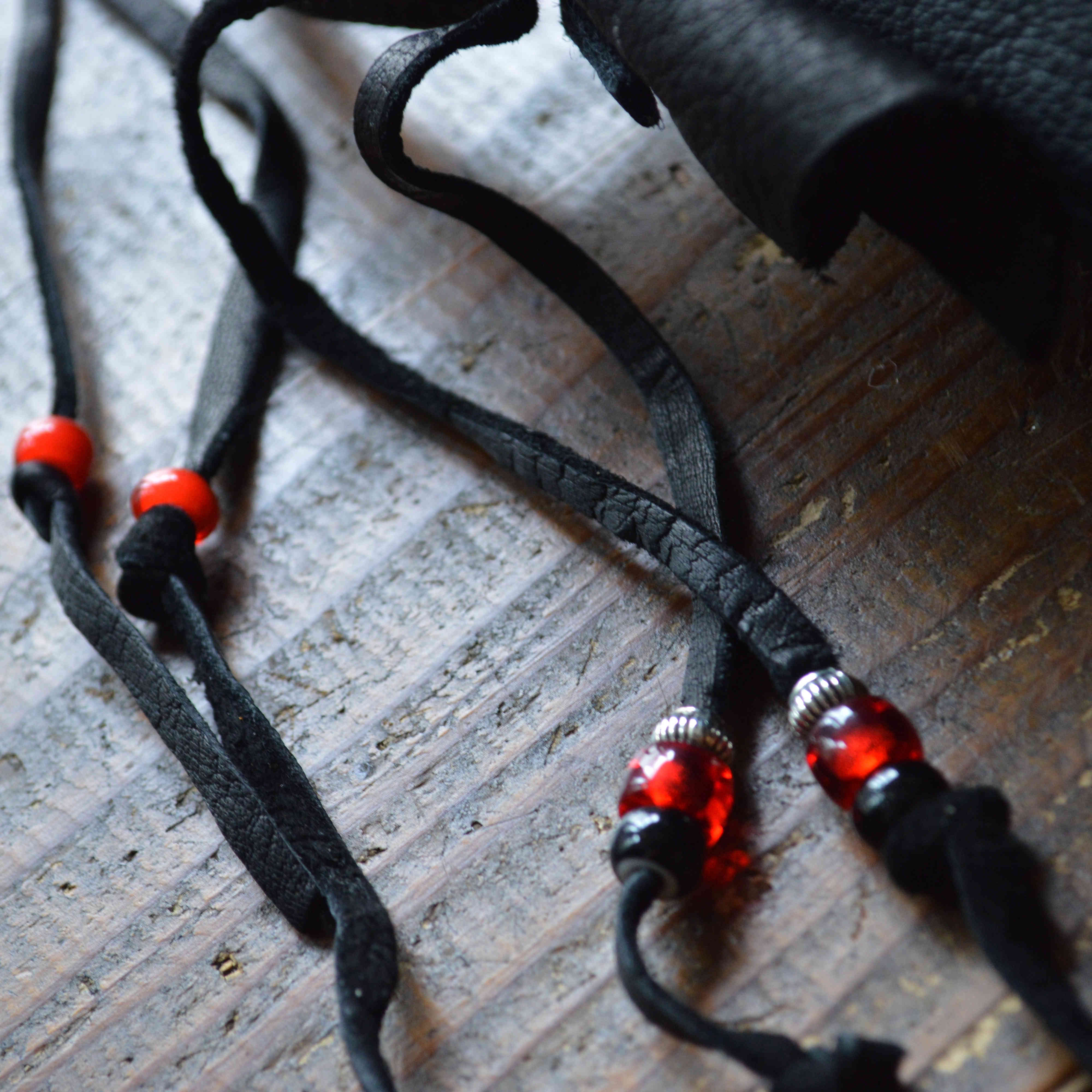 Nasngwam.×early morning / DEARSKIN MESSENGER BAG (BLACK)