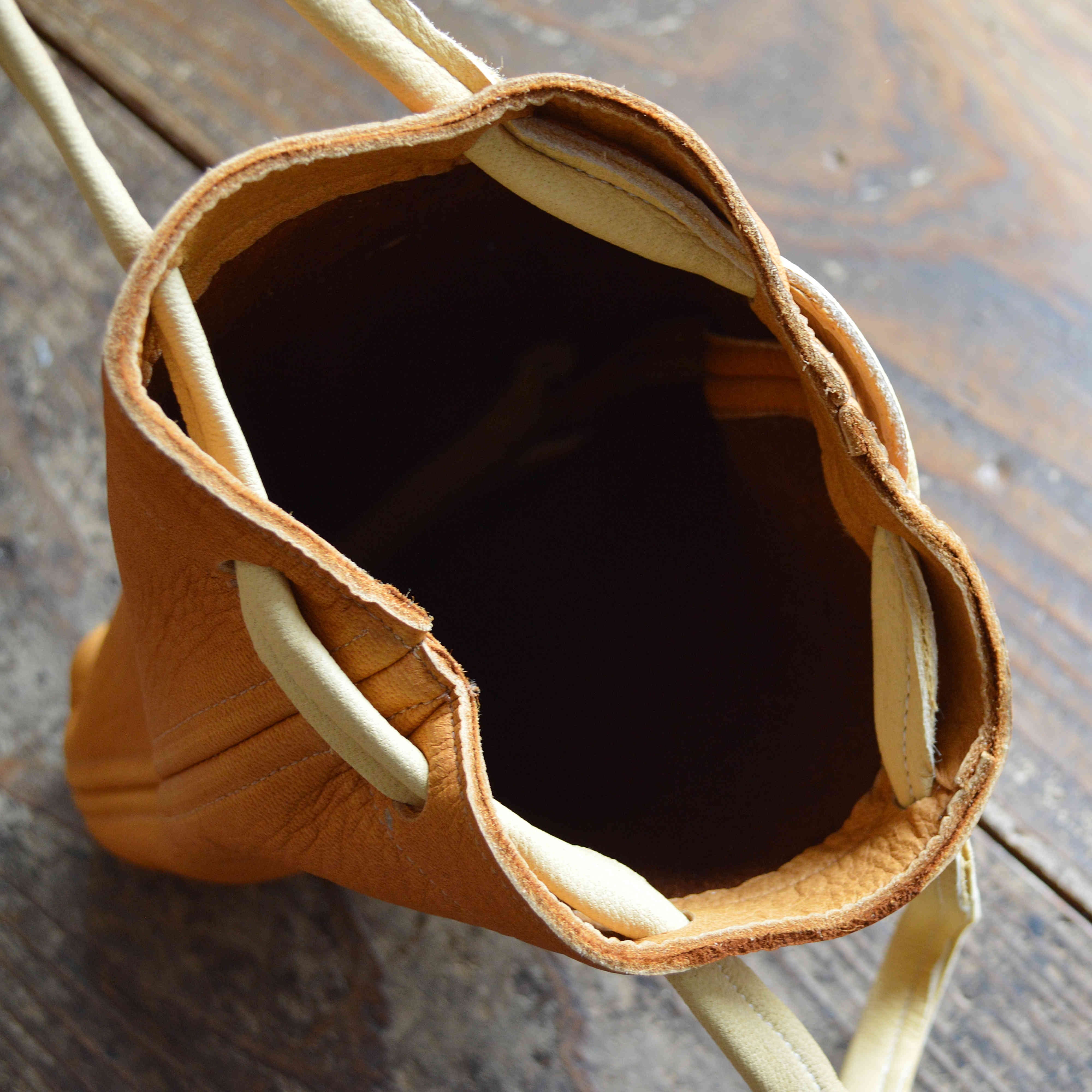 Nasngwam.×early morning / DEARSKIN WHISKY BAG (CAMEL)