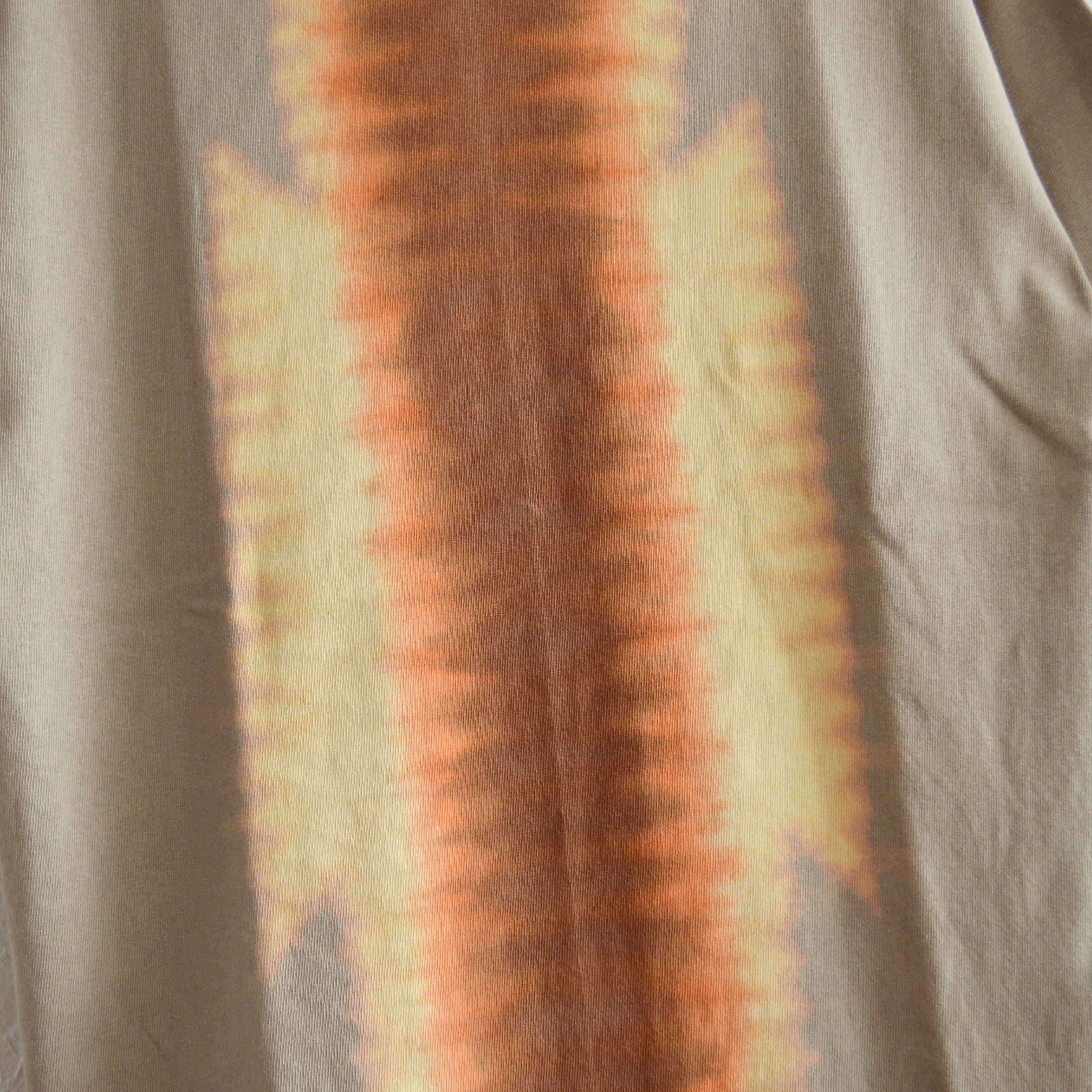 Nasngwam.×JAVARA / CANYON TEE (SAND)