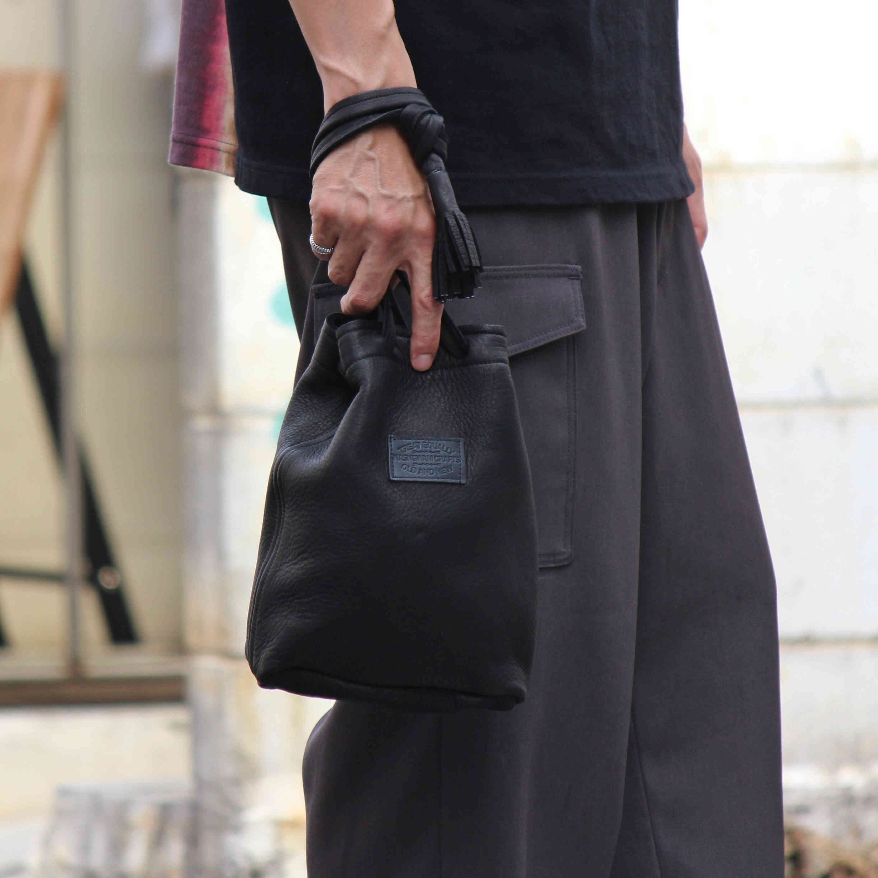 Nasngwam.×early morning / DEARSKIN WHISKY BAG (BLACK)