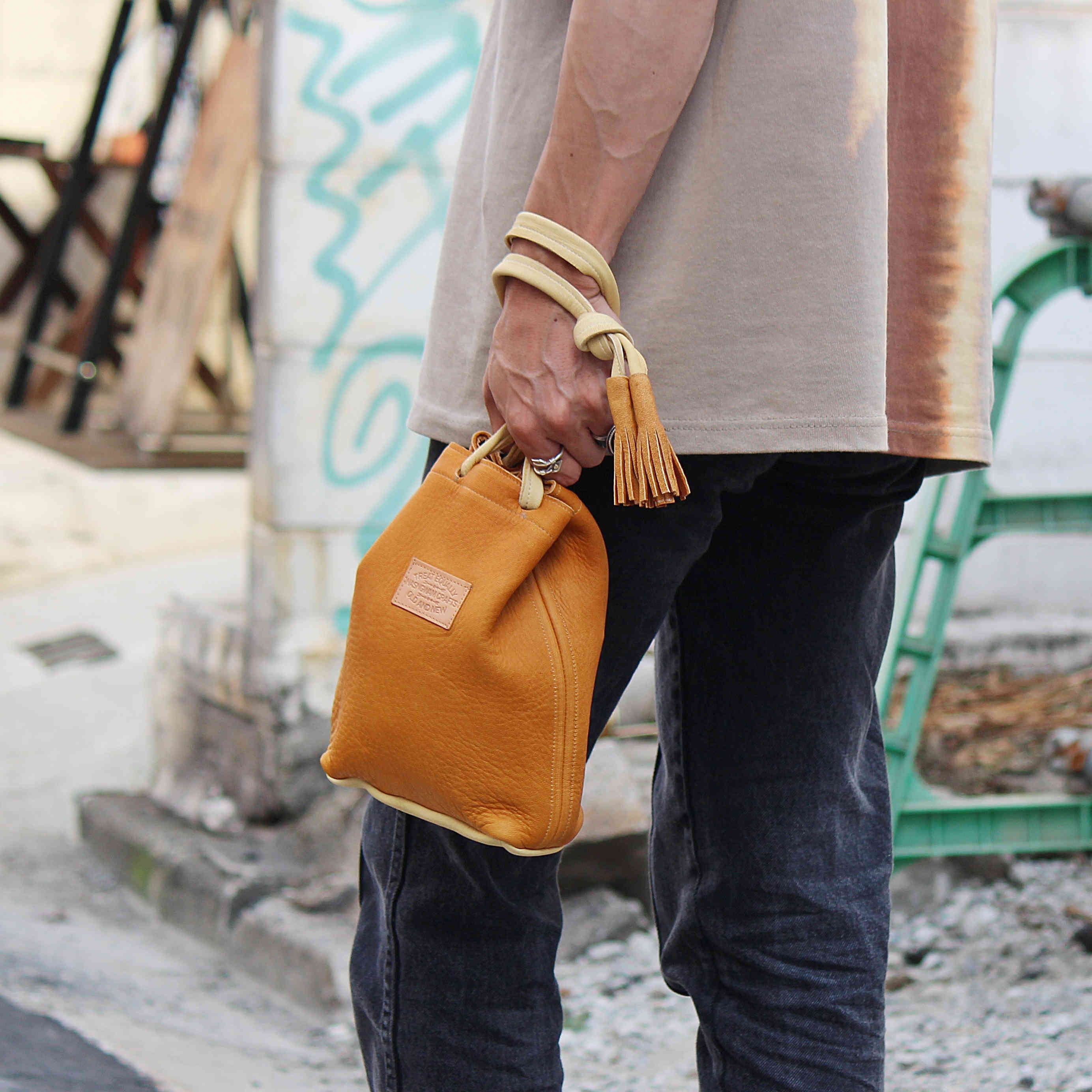 Nasngwam.×early morning / DEARSKIN WHISKY BAG (CAMEL)