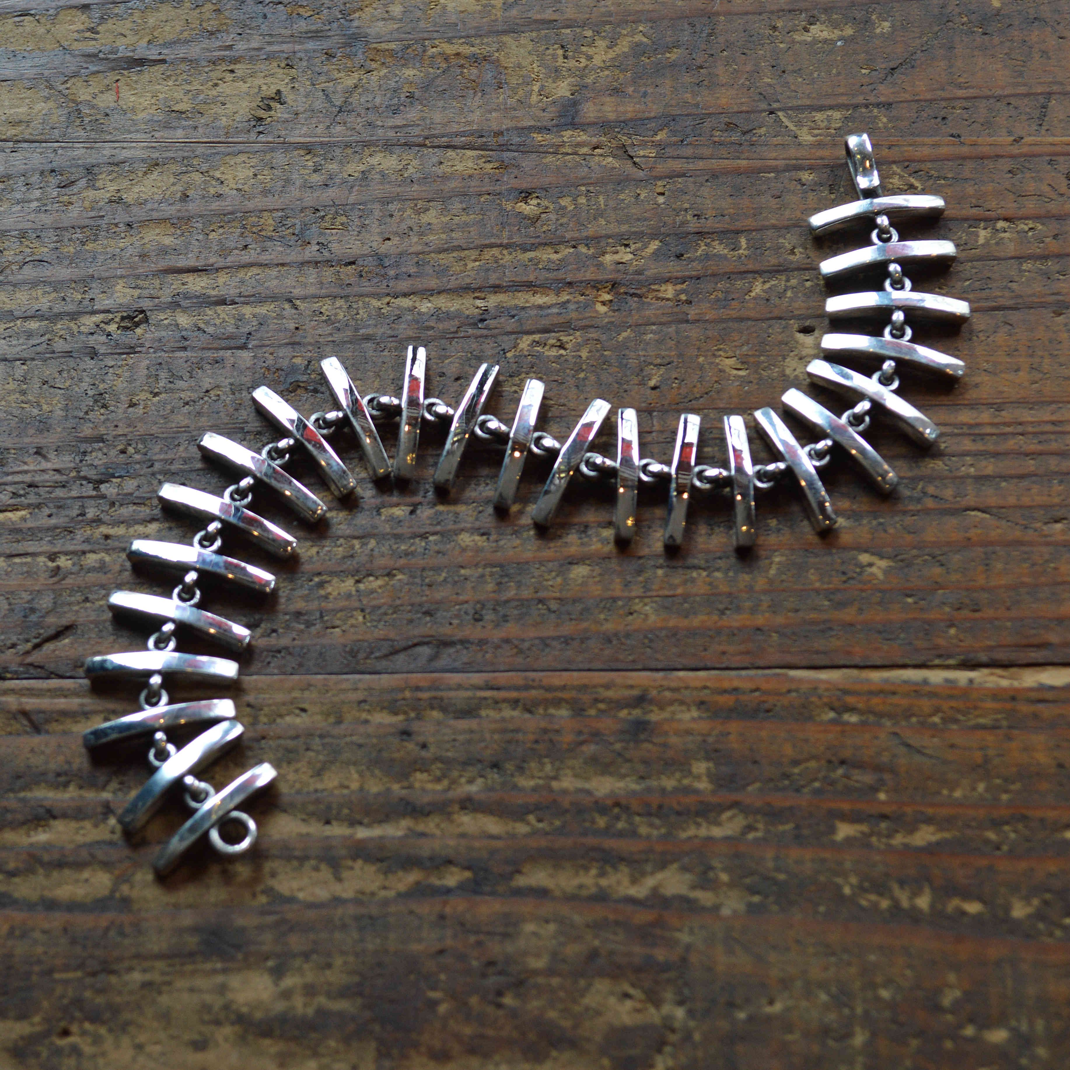 Nasngwam. / CENTIPEDE BRACELET