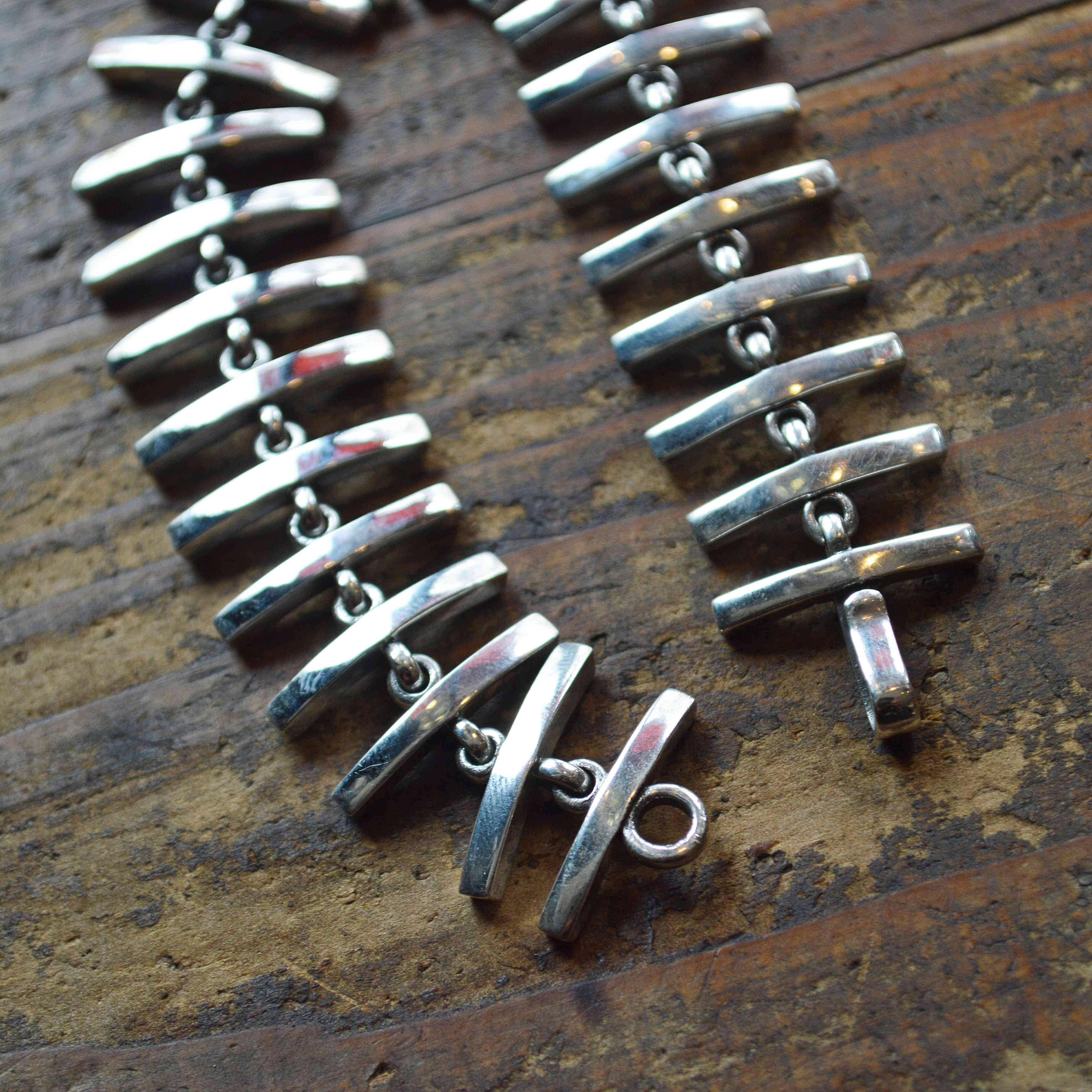 Nasngwam. / CENTIPEDE BRACELET