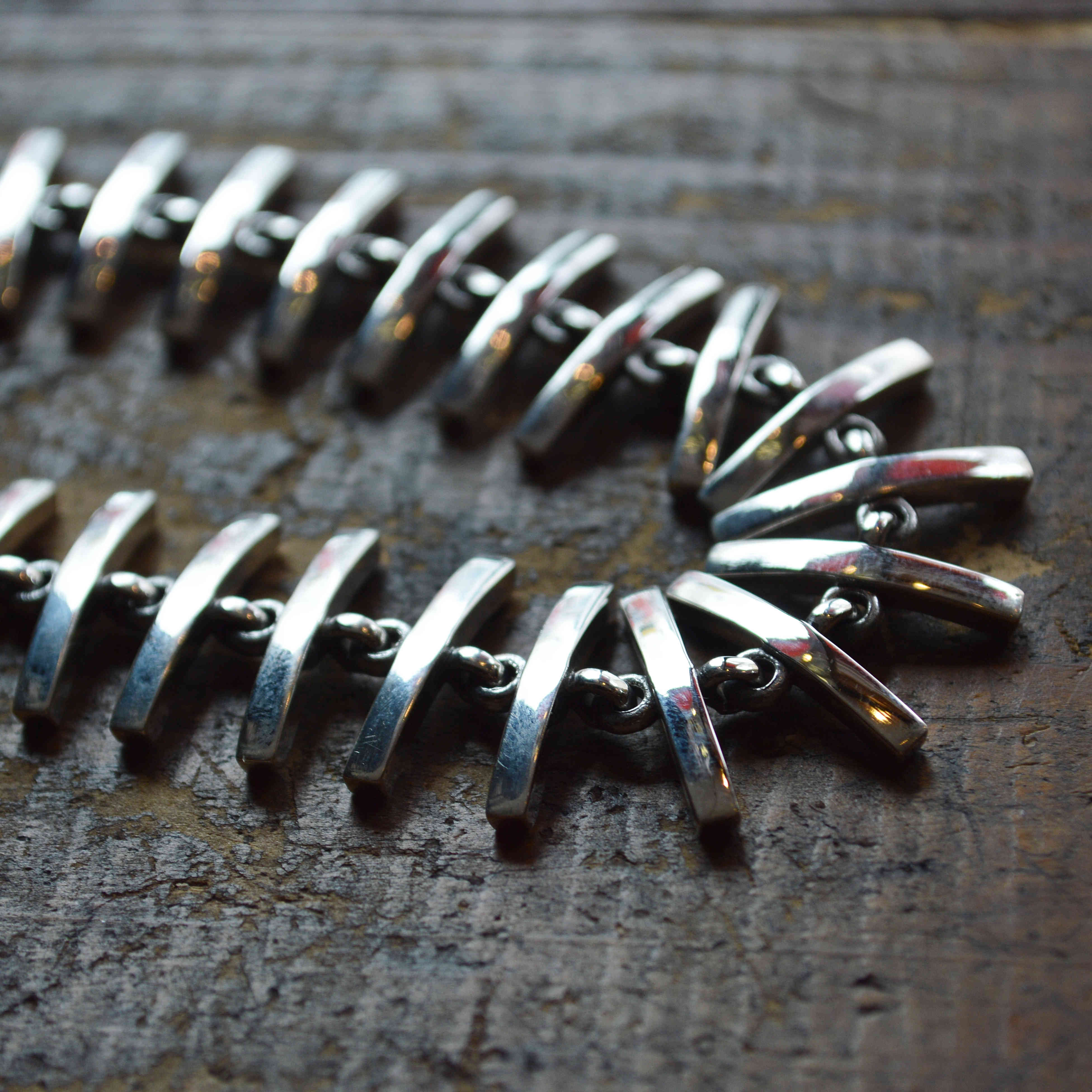 Nasngwam. / CENTIPEDE BRACELET