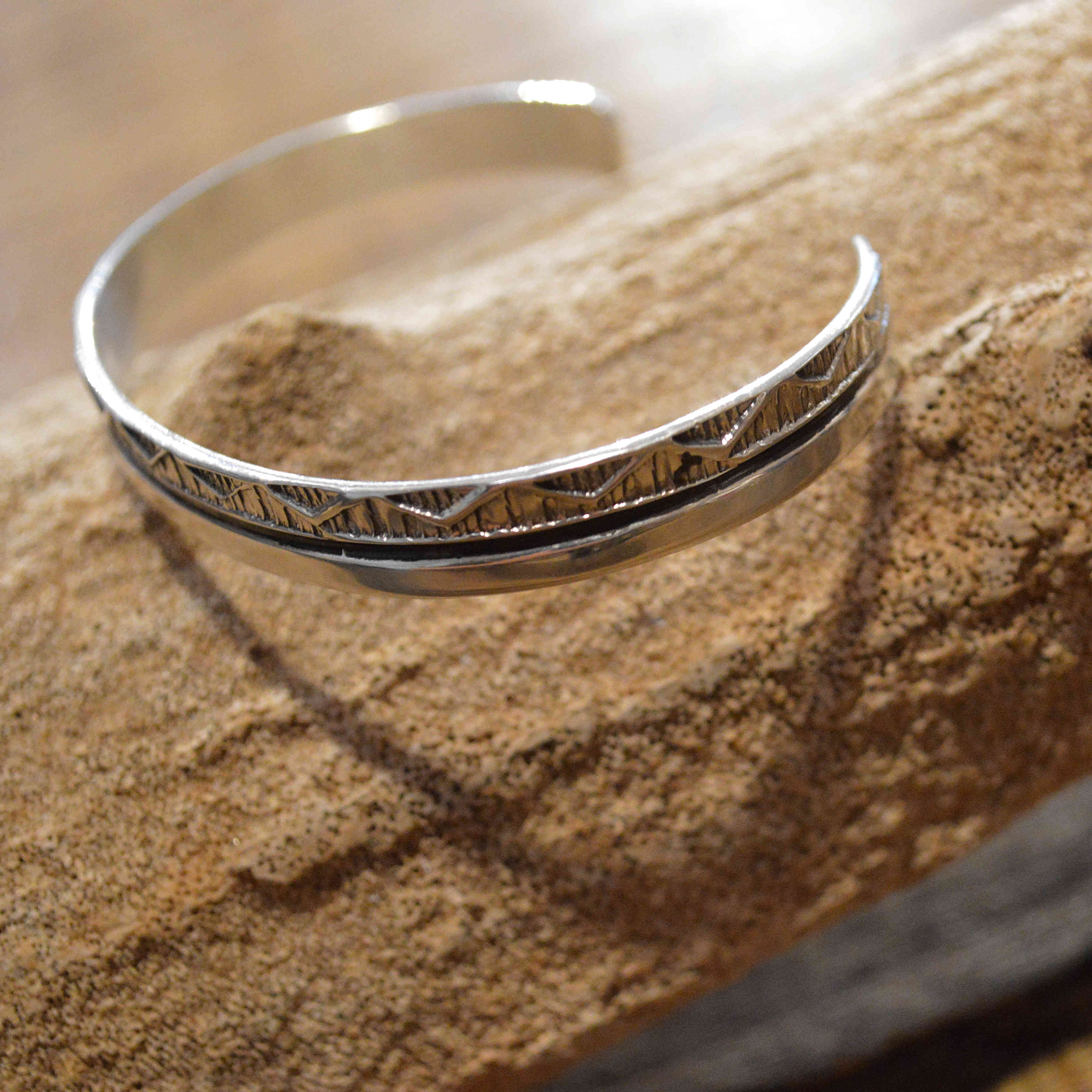 Indian jewelry / Navajo BANGLE (HENRY MARIANO)