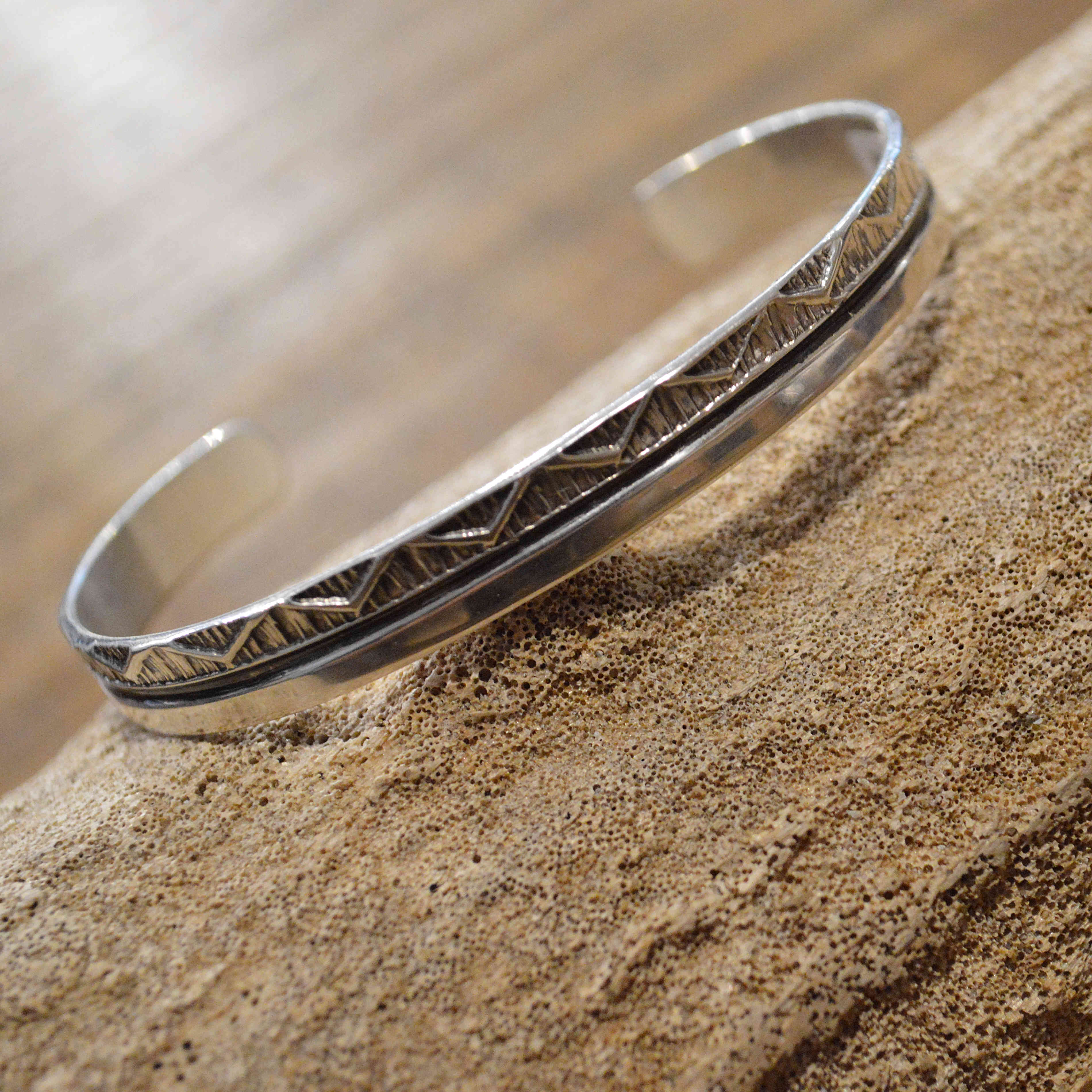 Indian jewelry / Navajo BANGLE (HENRY MARIANO)