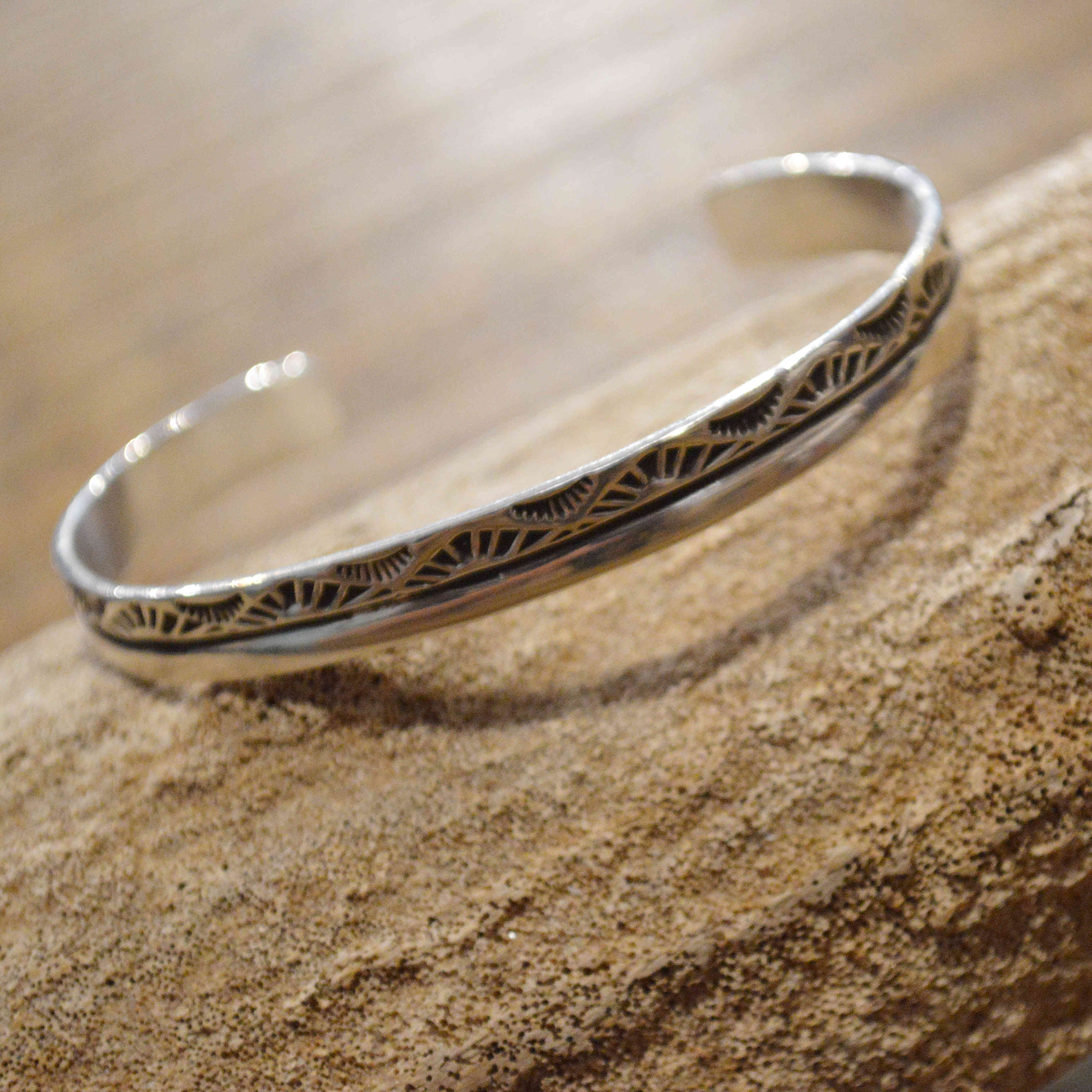 Indian jewelry / Navajo BANGLE (HENRY MARIANO)