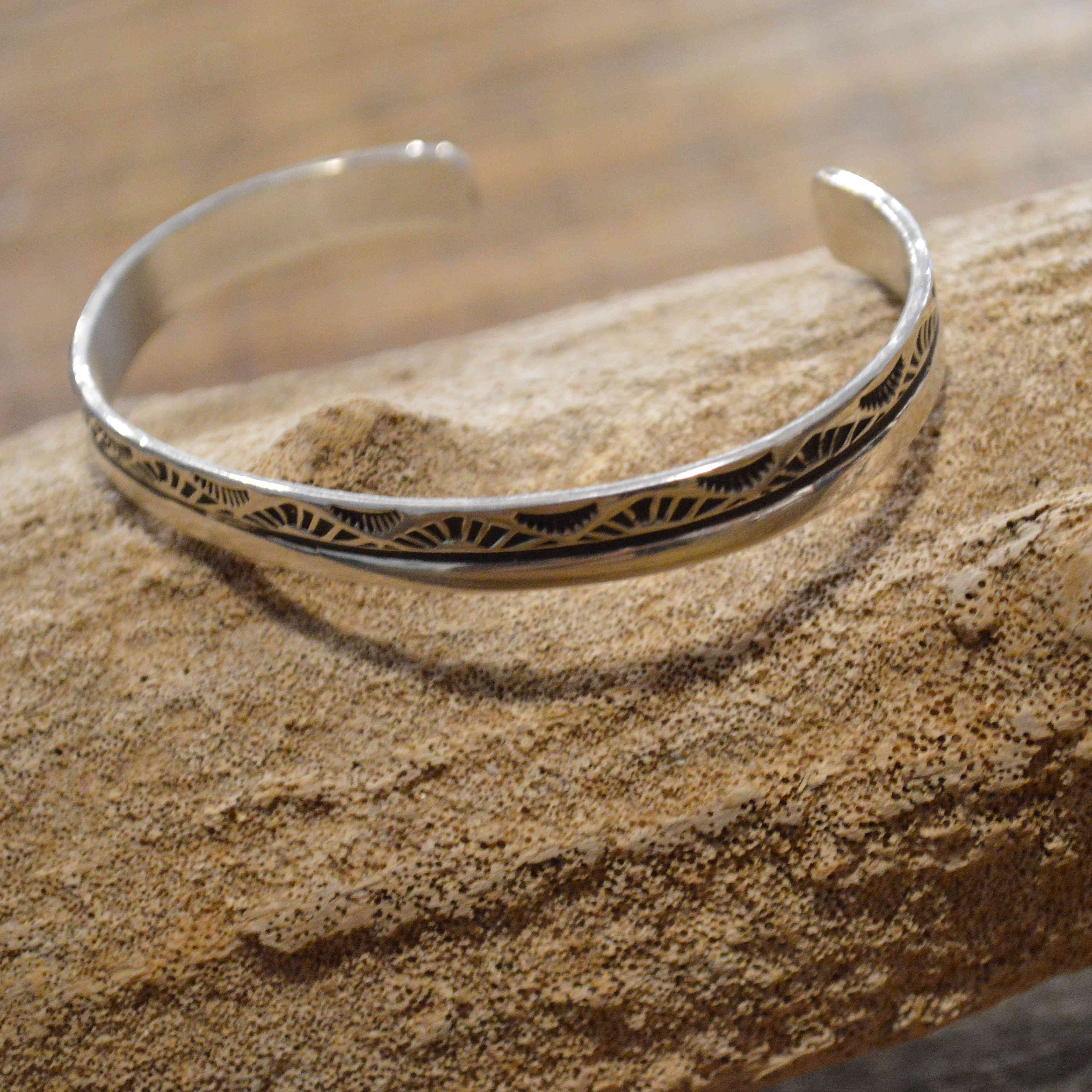 Indian jewelry / Navajo BANGLE (HENRY MARIANO)