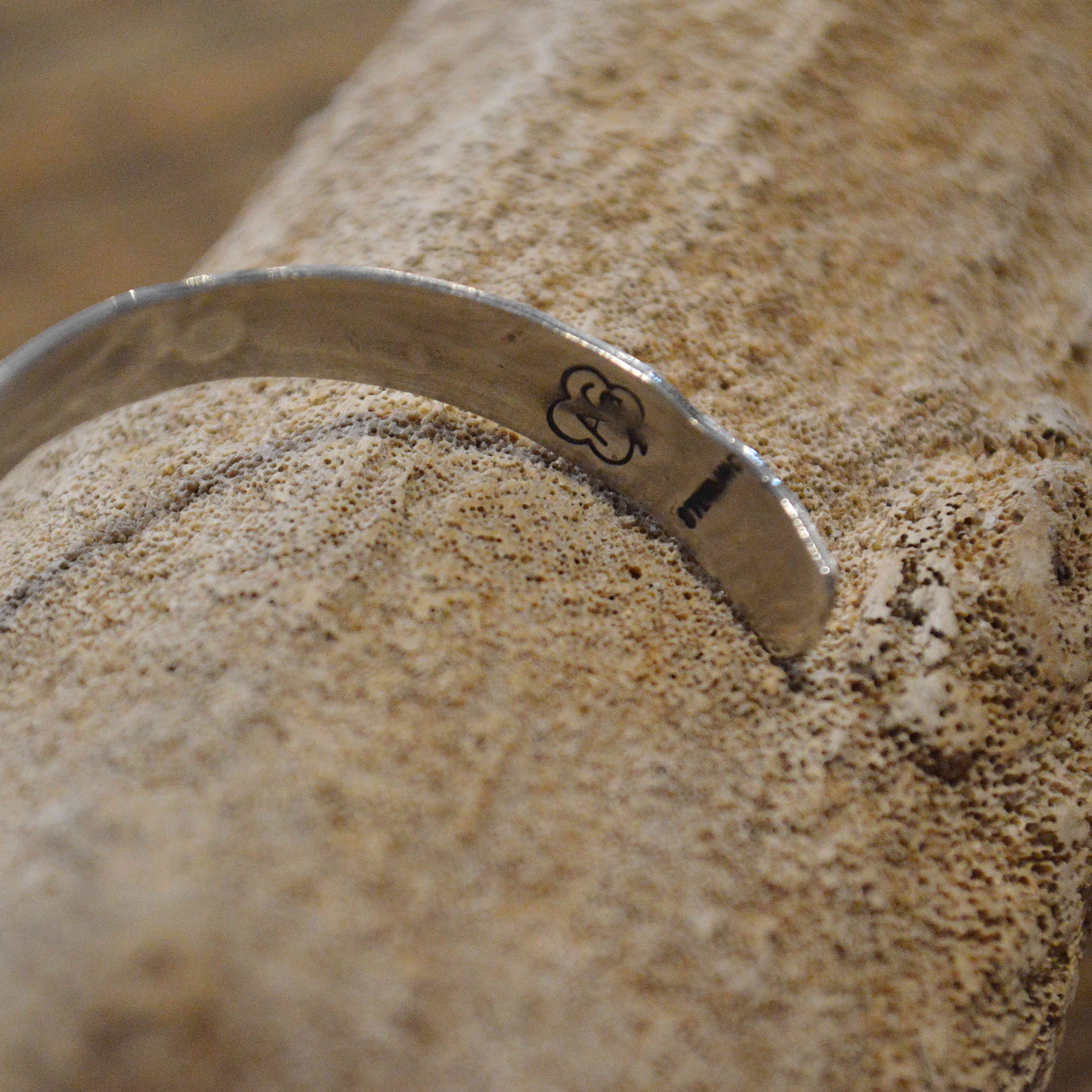 Indian jewelry / Navajo BANGLE (ARNOLD GOODLUCK)