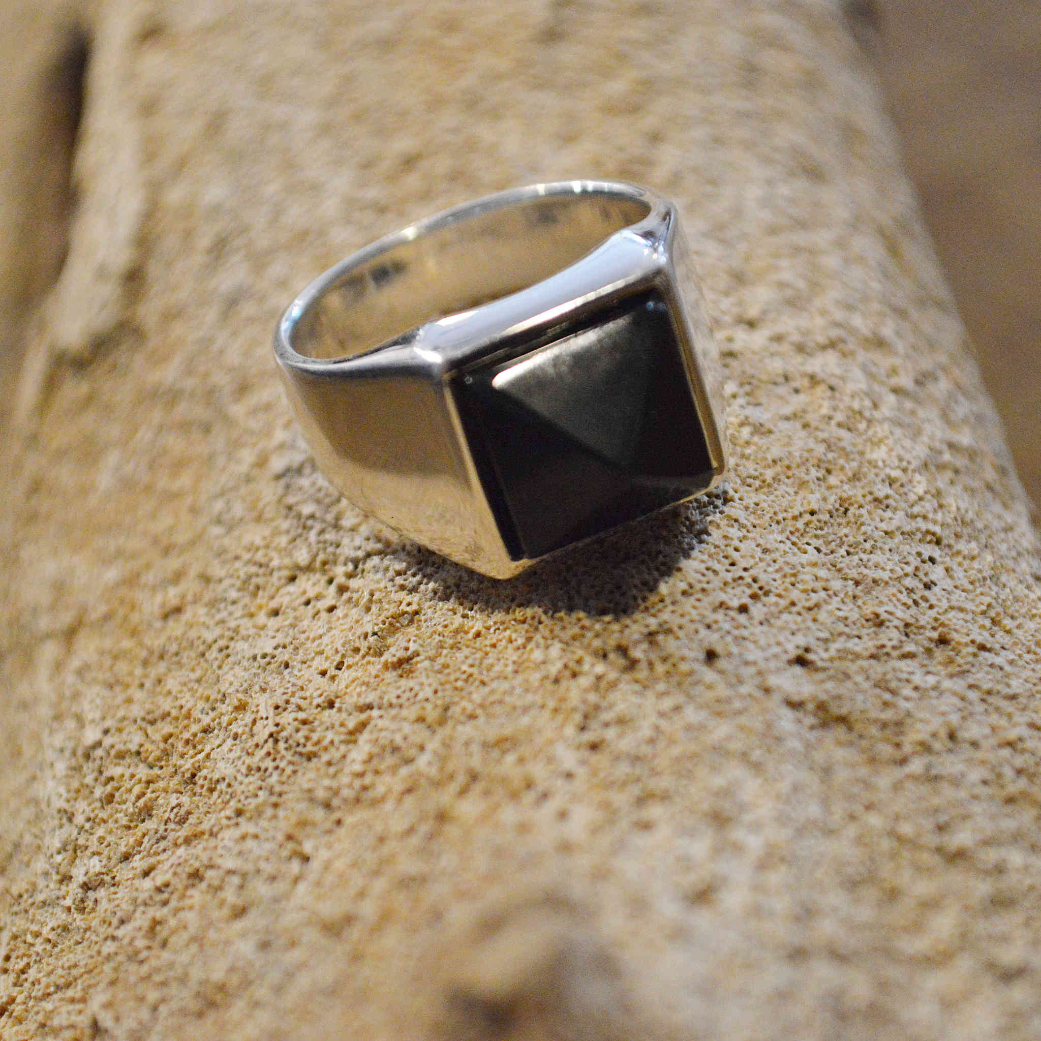 Nasngwam. ナスングワム / PYRAMID RING ピラミッドリング (ONYX オニキス)