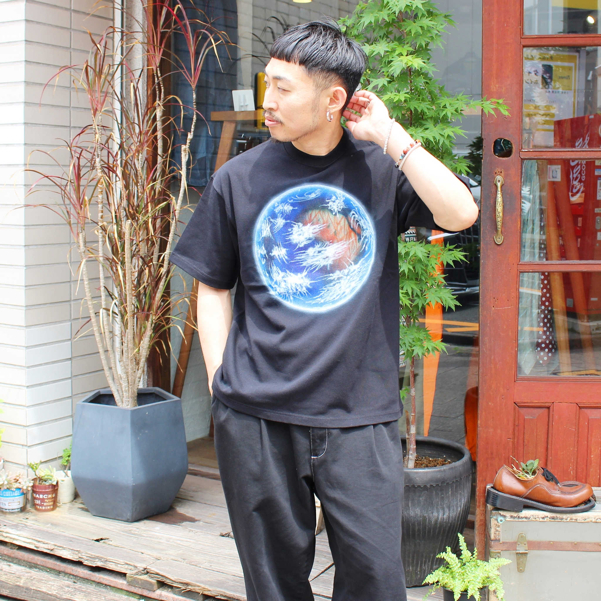 Nasmgwam. ナスングワム / EARTH TEE アースティー (BLACK ブラック)