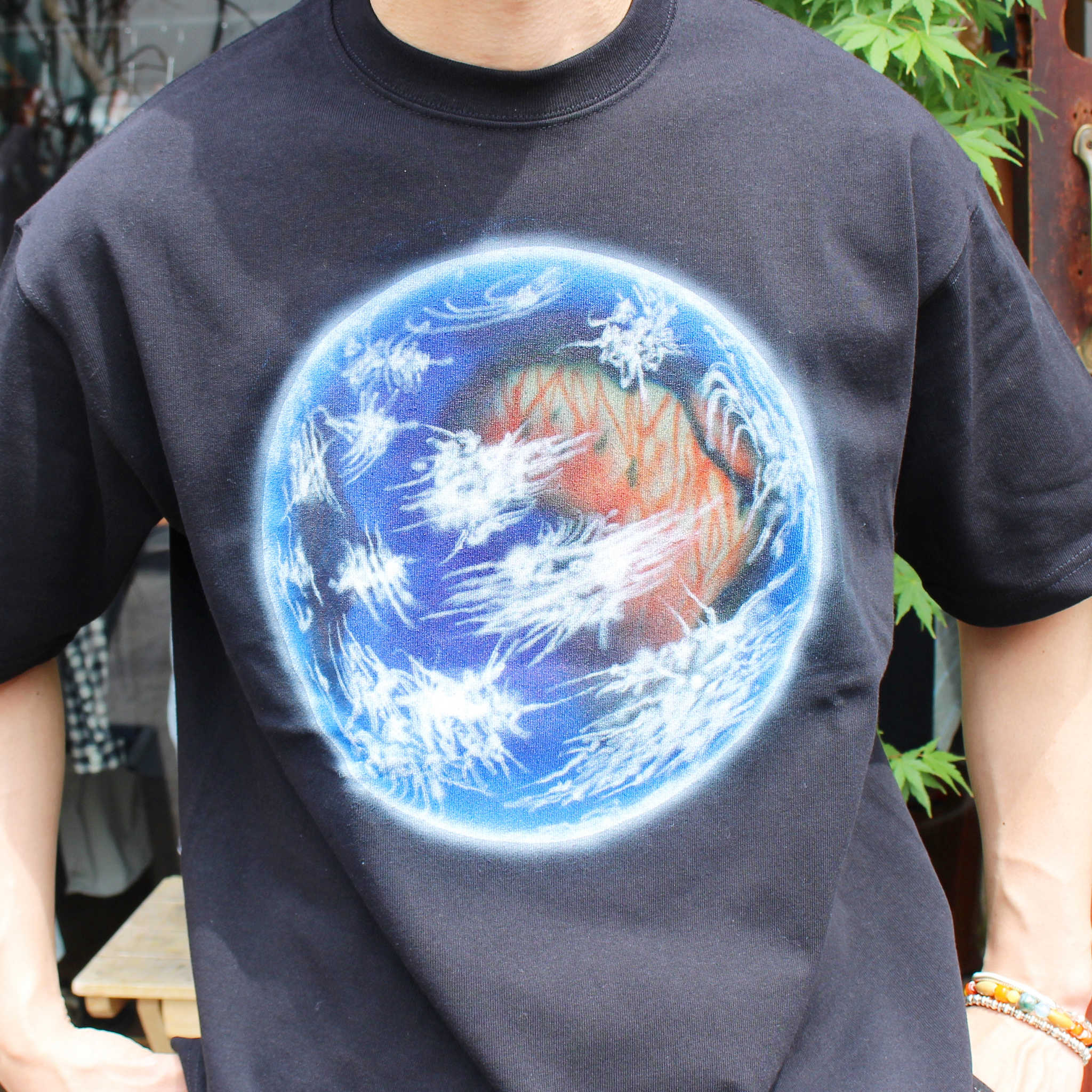 Nasmgwam. ナスングワム / EARTH TEE アースティー (BLACK ブラック)