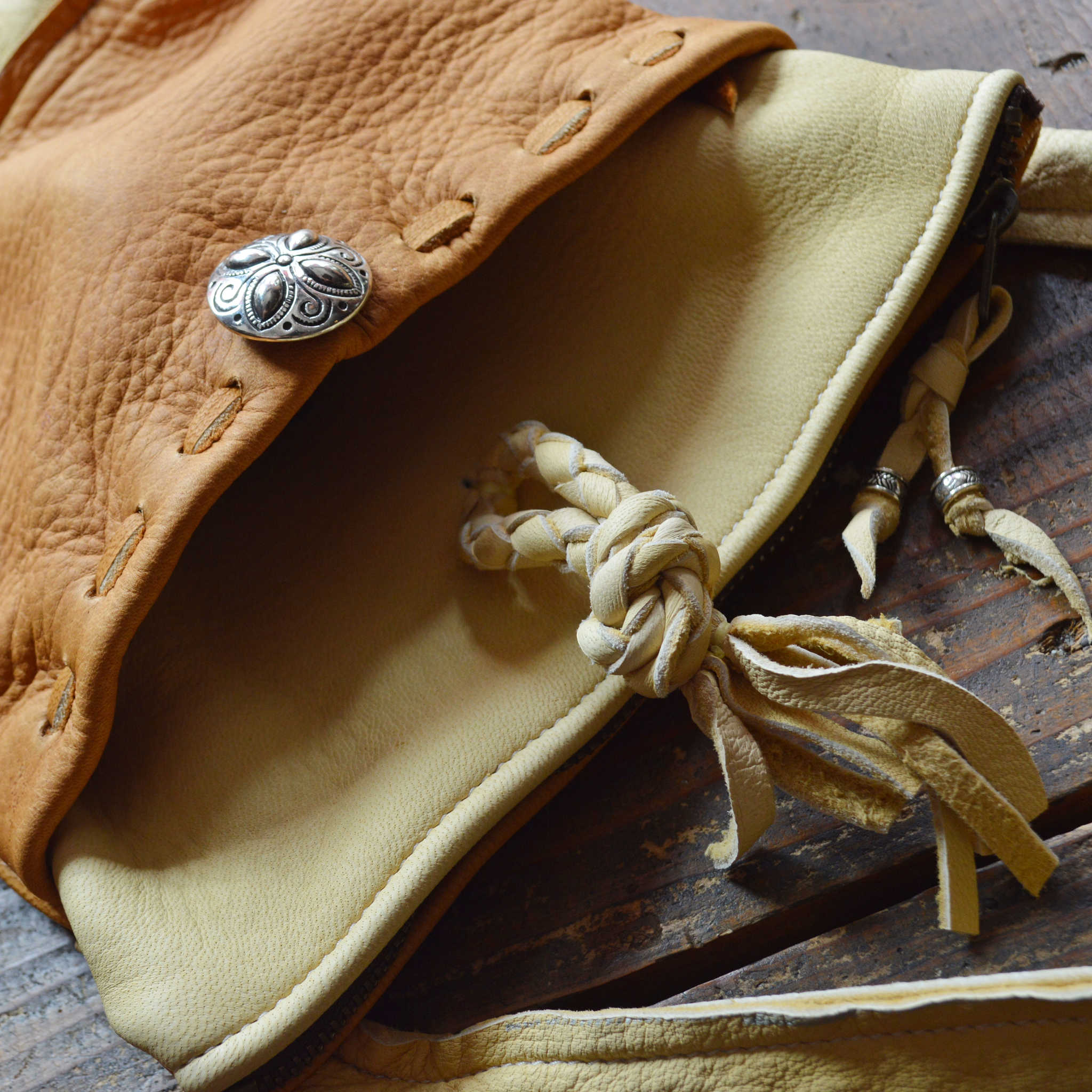 Nasngwam.×”EARLYMORNING ナスングワム アーリーモーニング / SQUARE FASTENER SACOCHE スクウェアファスナーサコッシュ (CAMEL キャメル)