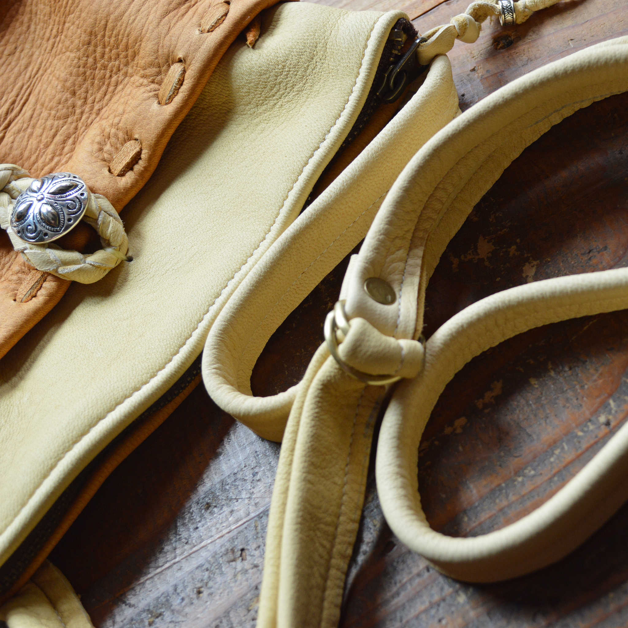 Nasngwam.×”EARLYMORNING ナスングワム アーリーモーニング / SQUARE FASTENER SACOCHE スクウェアファスナーサコッシュ (CAMEL キャメル)