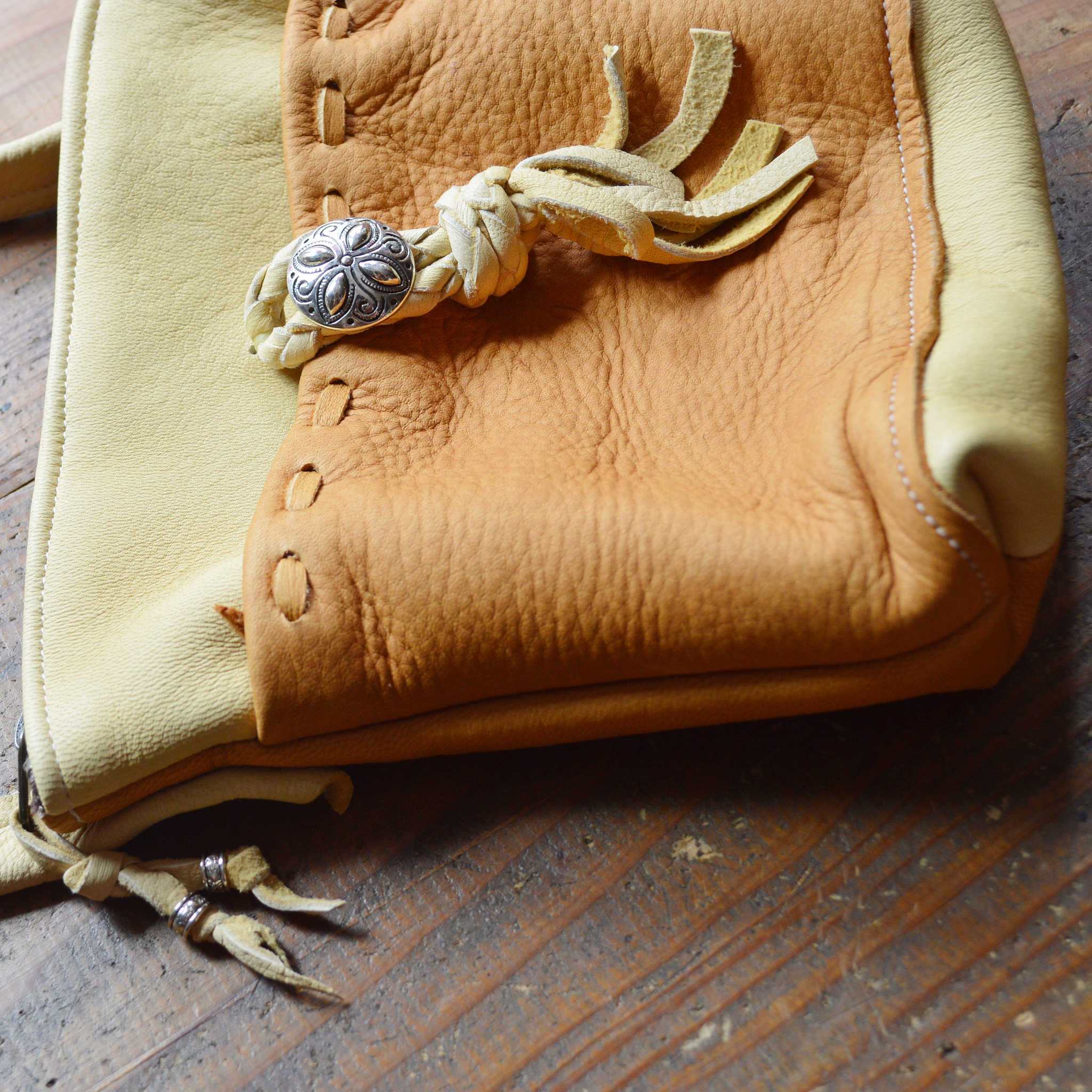 Nasngwam.×”EARLYMORNING ナスングワム アーリーモーニング / SQUARE FASTENER SACOCHE スクウェアファスナーサコッシュ (CAMEL キャメル)