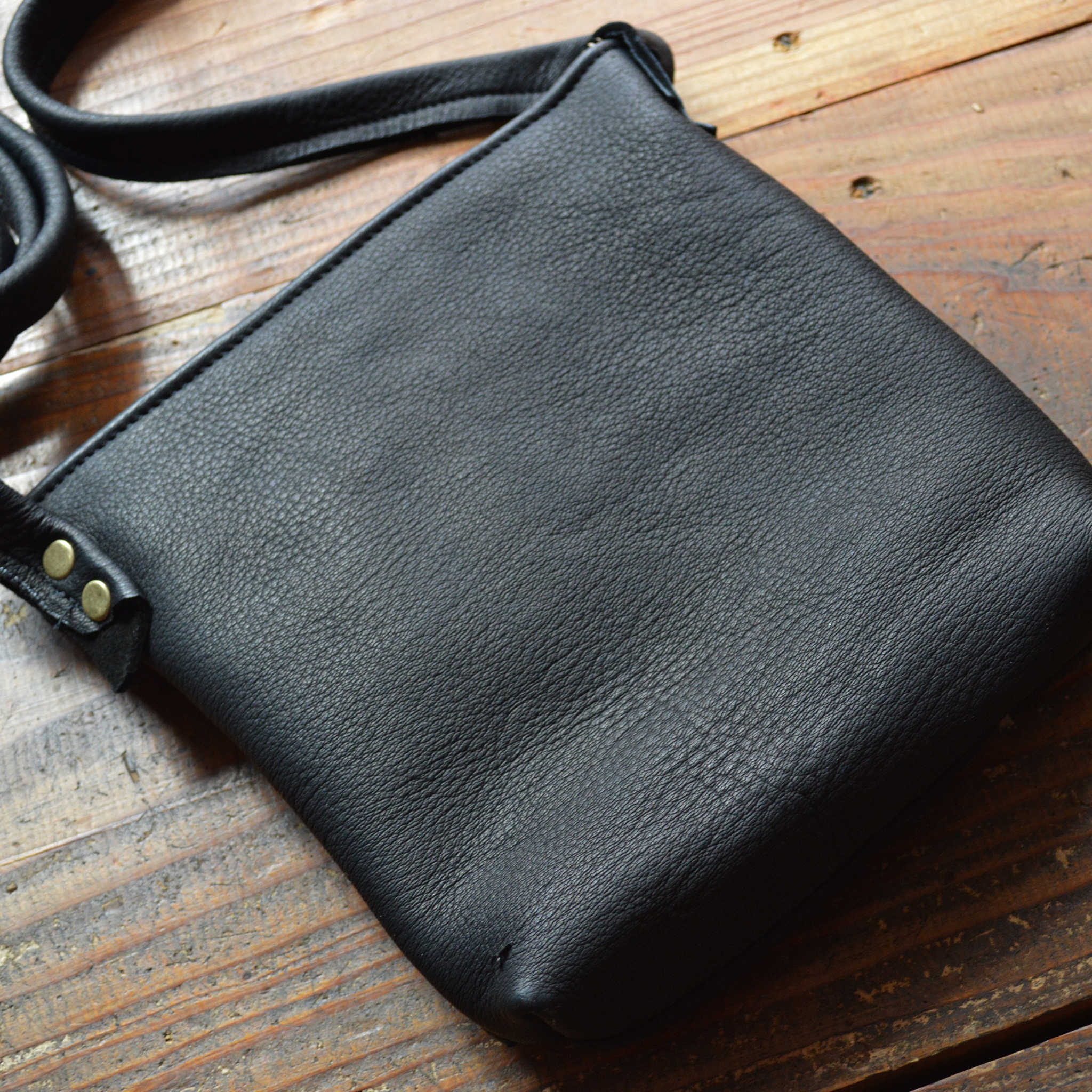 Nasngwam.×”EARLYMORNING ナスングワム アーリーモーニング / SQUARE FASTENER SACOCHE スクウェアファスナーサコッシュ (BLACK ブラック)