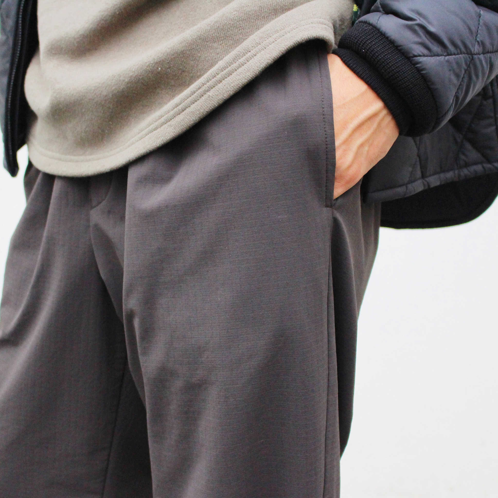 YONCA ヨンカ / COMFORT TECH FLEECE PANTS WIDE カモフォートテックフリースパンツワイド (MOSS CHARCOAL モスチャコール)