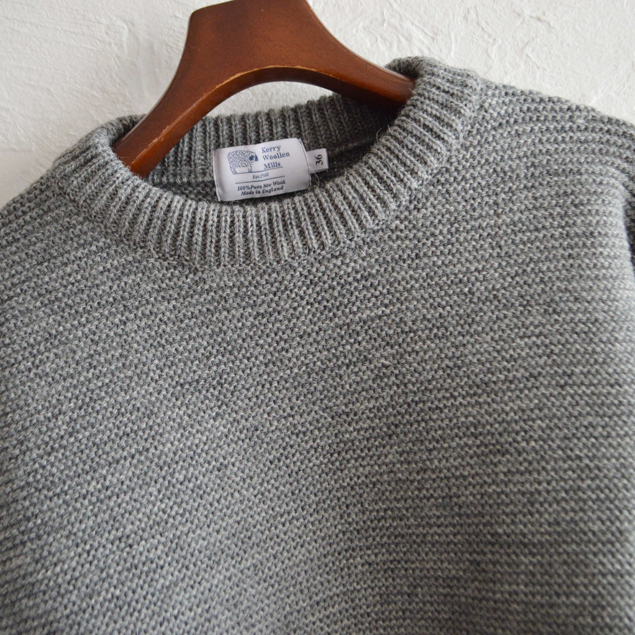 Kerry Woollen Mills ケリーウーレンミルズ / PEARL STITCH DROP SHOULDER CREW NECK SWEATER (STEEL スティール)