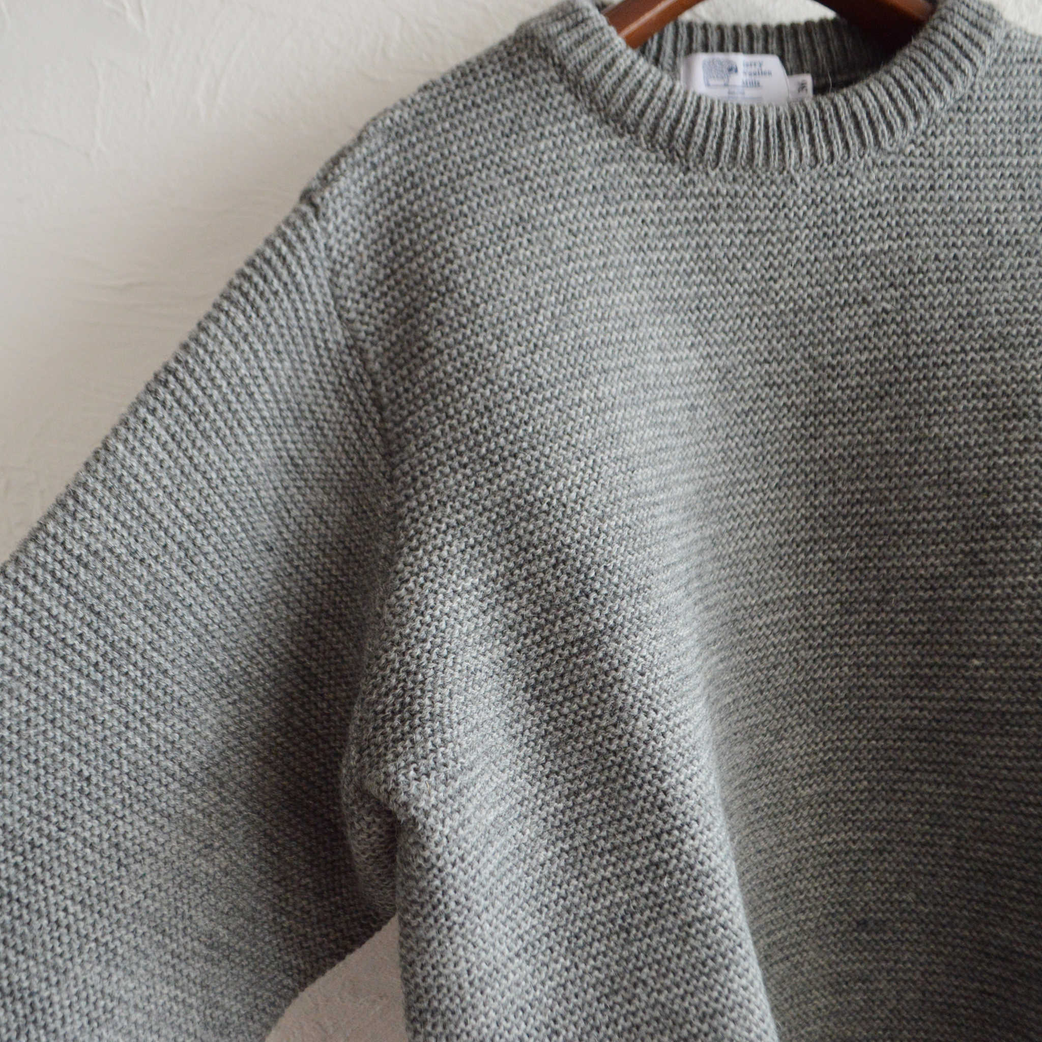 Kerry Woollen Mills ケリーウーレンミルズ / PEARL STITCH DROP SHOULDER CREW NECK SWEATER (STEEL スティール)