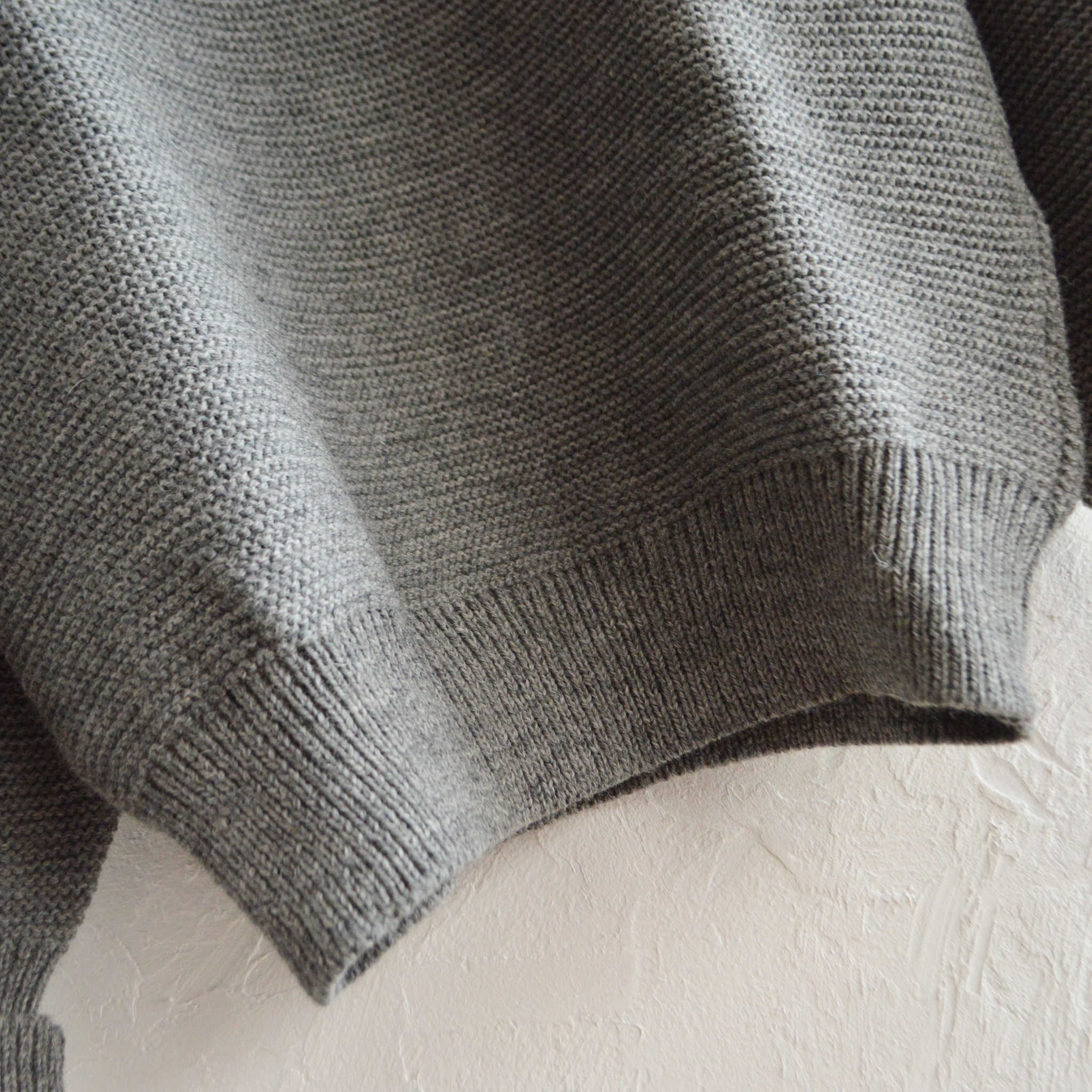 Kerry Woollen Mills ケリーウーレンミルズ / PEARL STITCH DROP SHOULDER CREW NECK SWEATER (STEEL スティール)