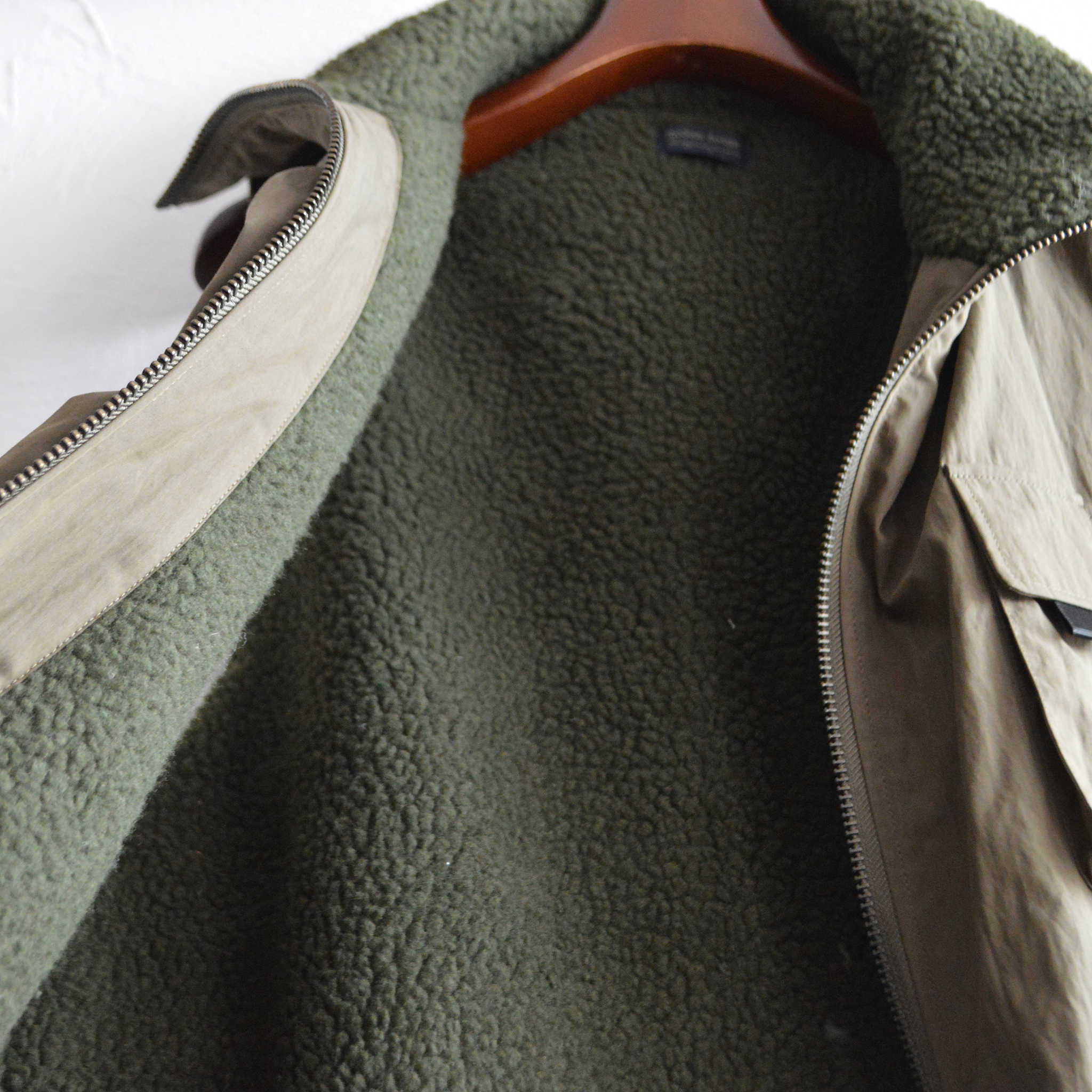 modemdesign モデムデザイン / Liner boa command vest ライナーボアコマンドベスト (KHAKI カーキ)