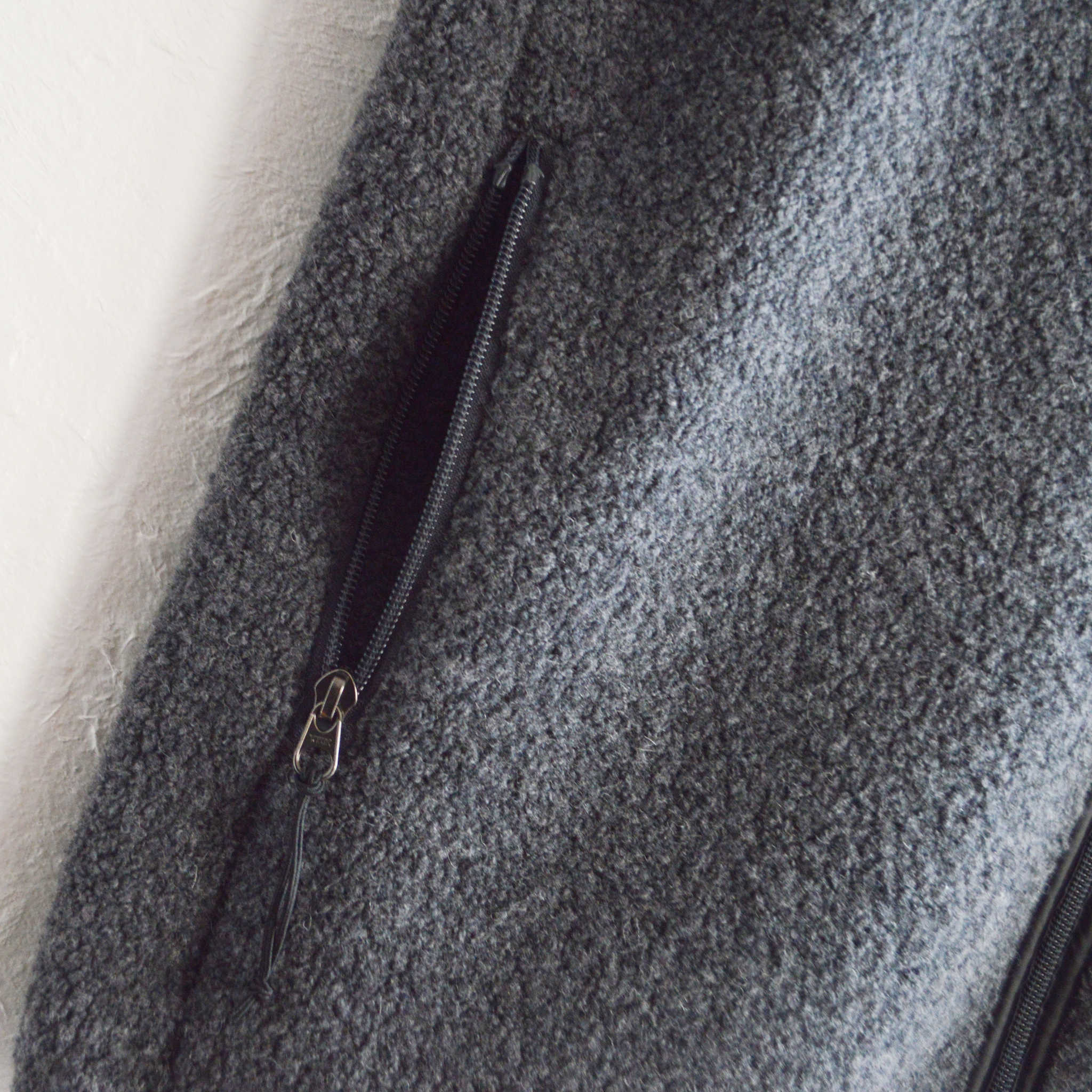 AXESQUIN アクシーズクイン / WOOL BOA VEST ウールボアベスト (CHARCOAL チャコール)