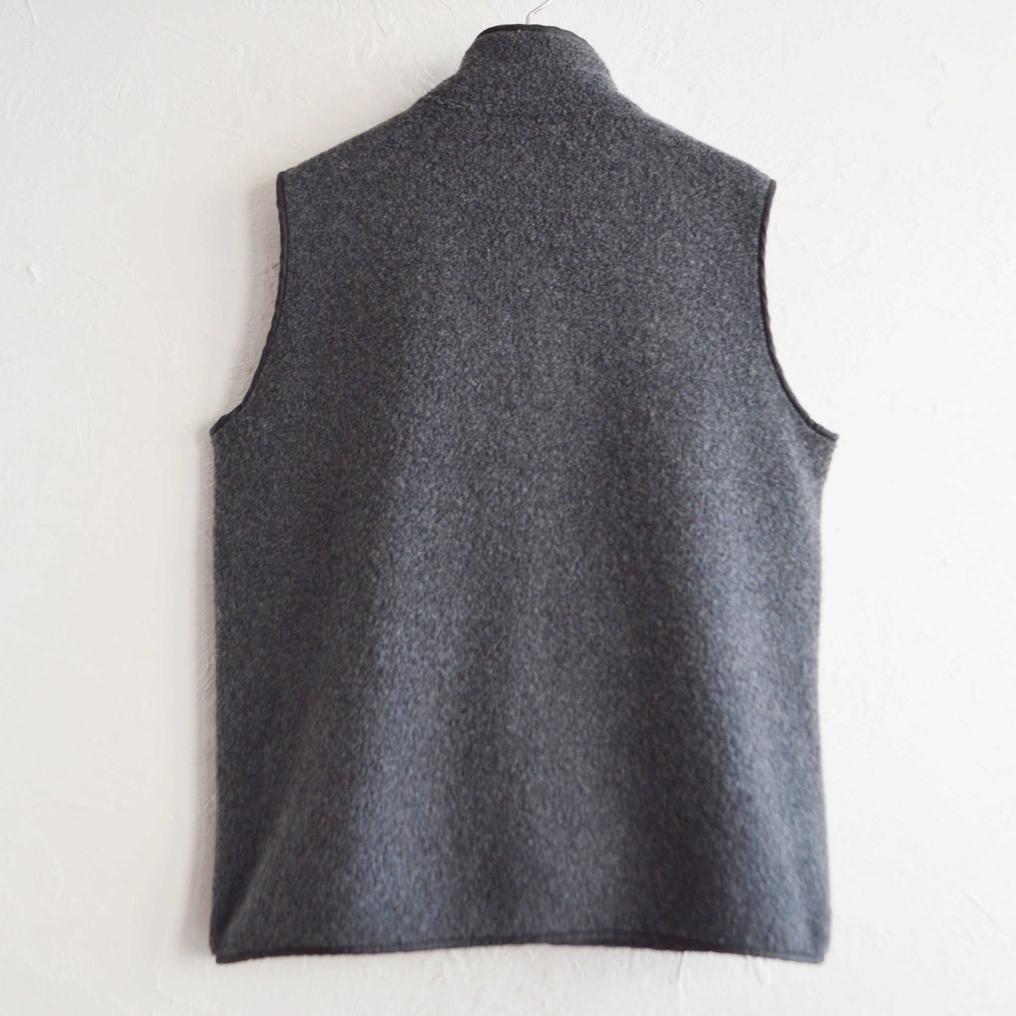 AXESQUIN アクシーズクイン / WOOL BOA VEST ウールボアベスト (CHARCOAL チャコール)