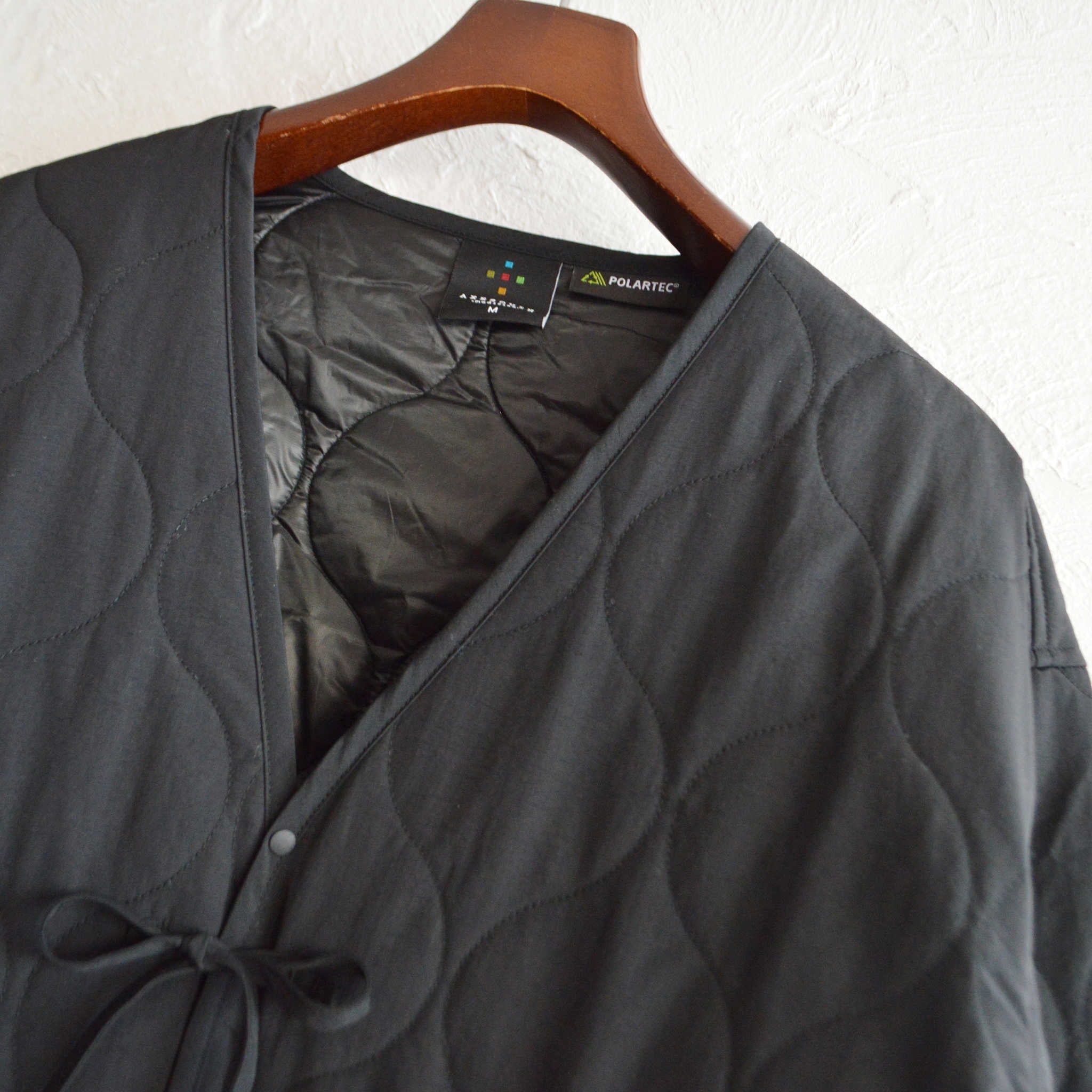 AXESQUIN アクシーズクイン / QUILTED COLLER LESS JACKET キルティングカラーレスジャケット (BLACK ブラック)