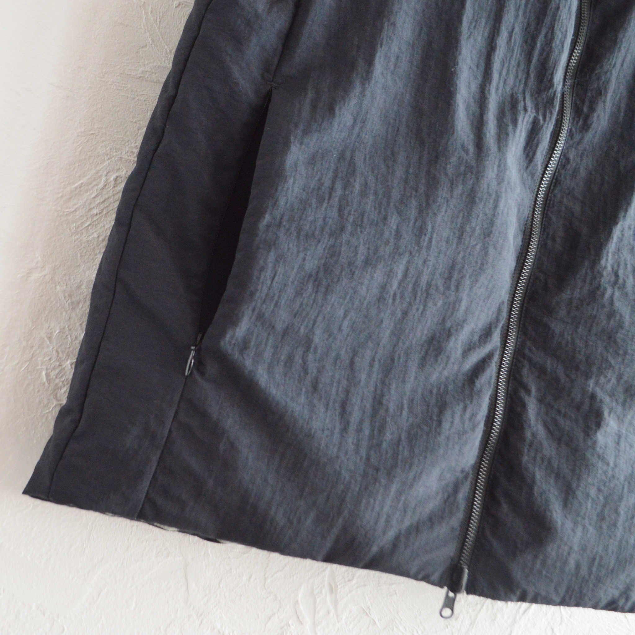 LAMOND ラモンド / LIGHT SHELL REVERSIBLE DOWN VEST ライトシェルリバーシブルダウンベスト (BLACK×SAGE GRAY ブラック)