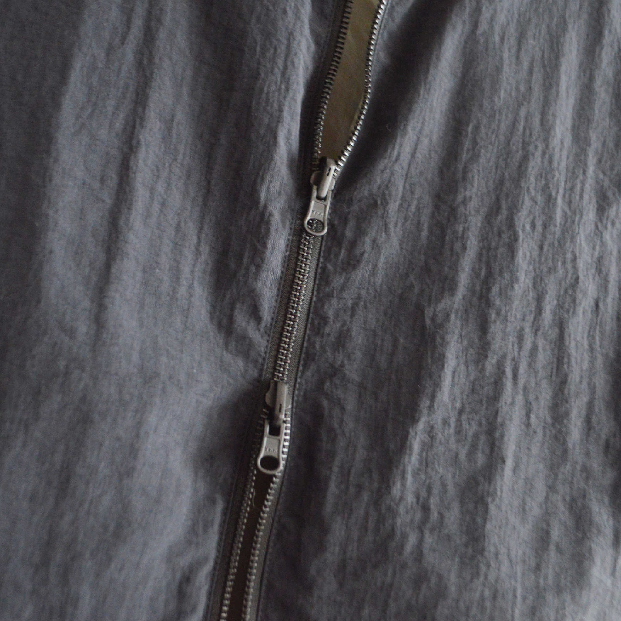 LAMOND ラモンド / LIGHT SHELL REVERSIBLE DOWN VEST ライトシェルリバーシブルダウンベスト (BLACK×SAGE GRAY ブラック)