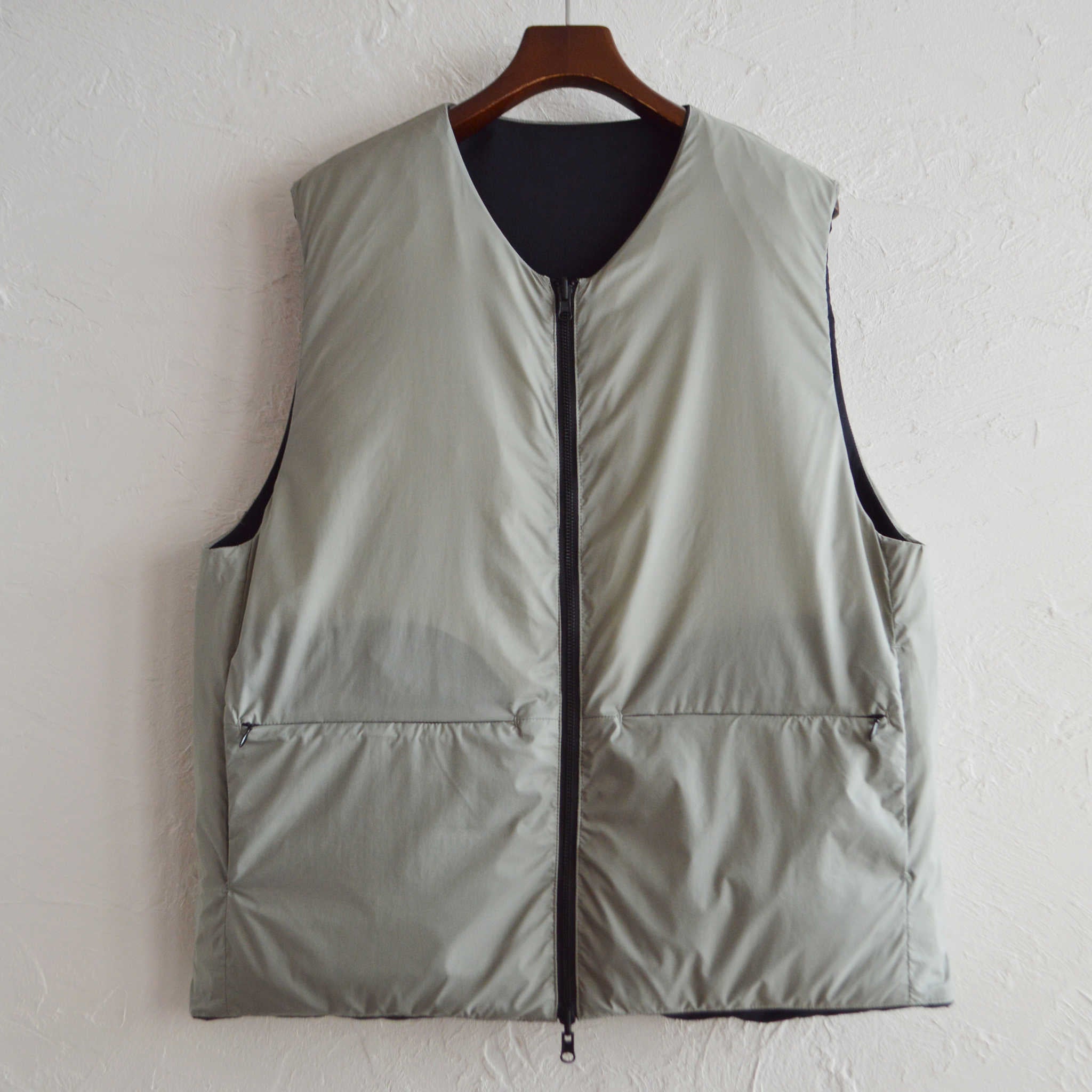 LAMOND ラモンド / LIGHT SHELL REVERSIBLE DOWN VEST ライトシェルリバーシブルダウンベスト (BLACK×SAGE GRAY ブラック)