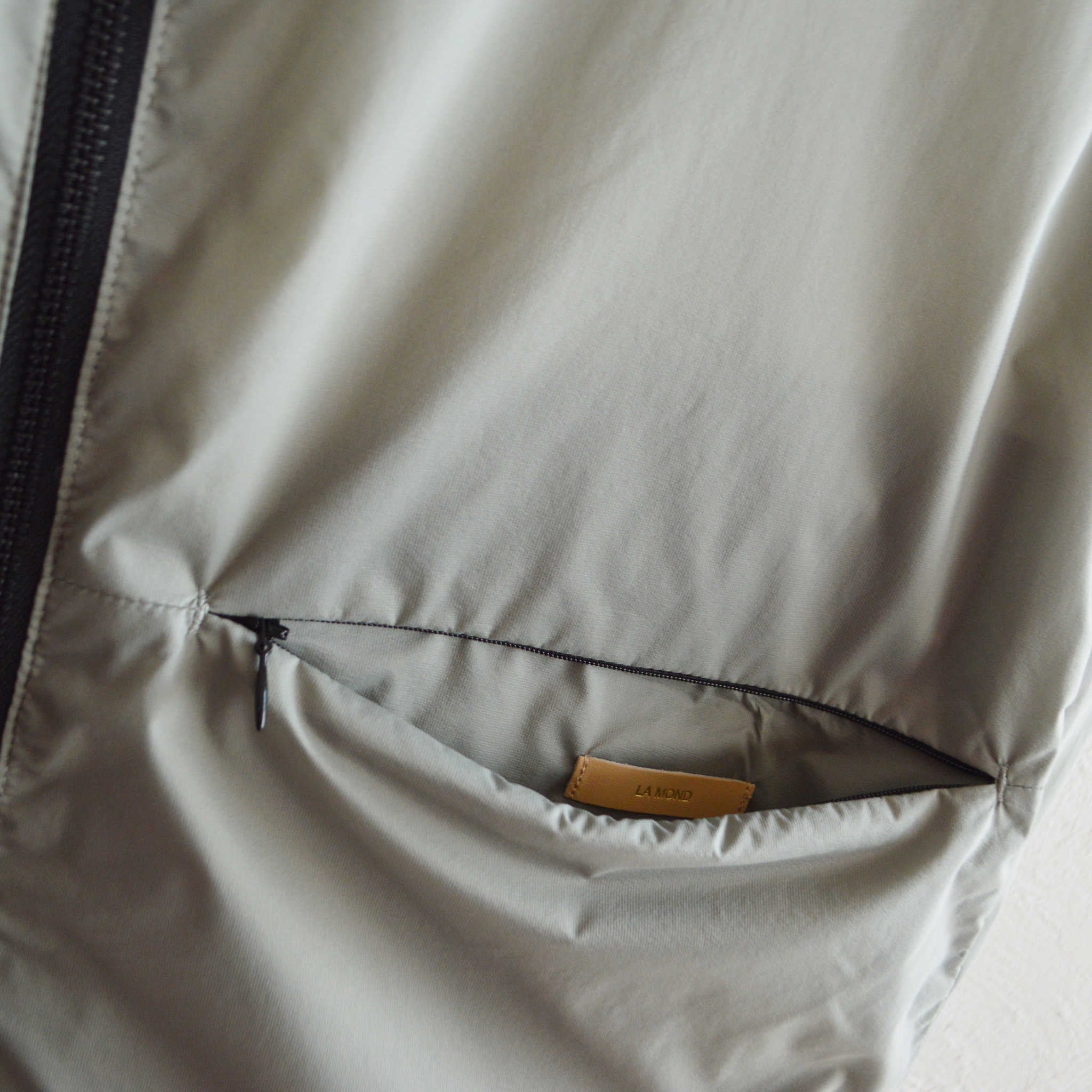 LAMOND ラモンド / LIGHT SHELL REVERSIBLE DOWN VEST ライトシェルリバーシブルダウンベスト (BLACK×SAGE GRAY ブラック)