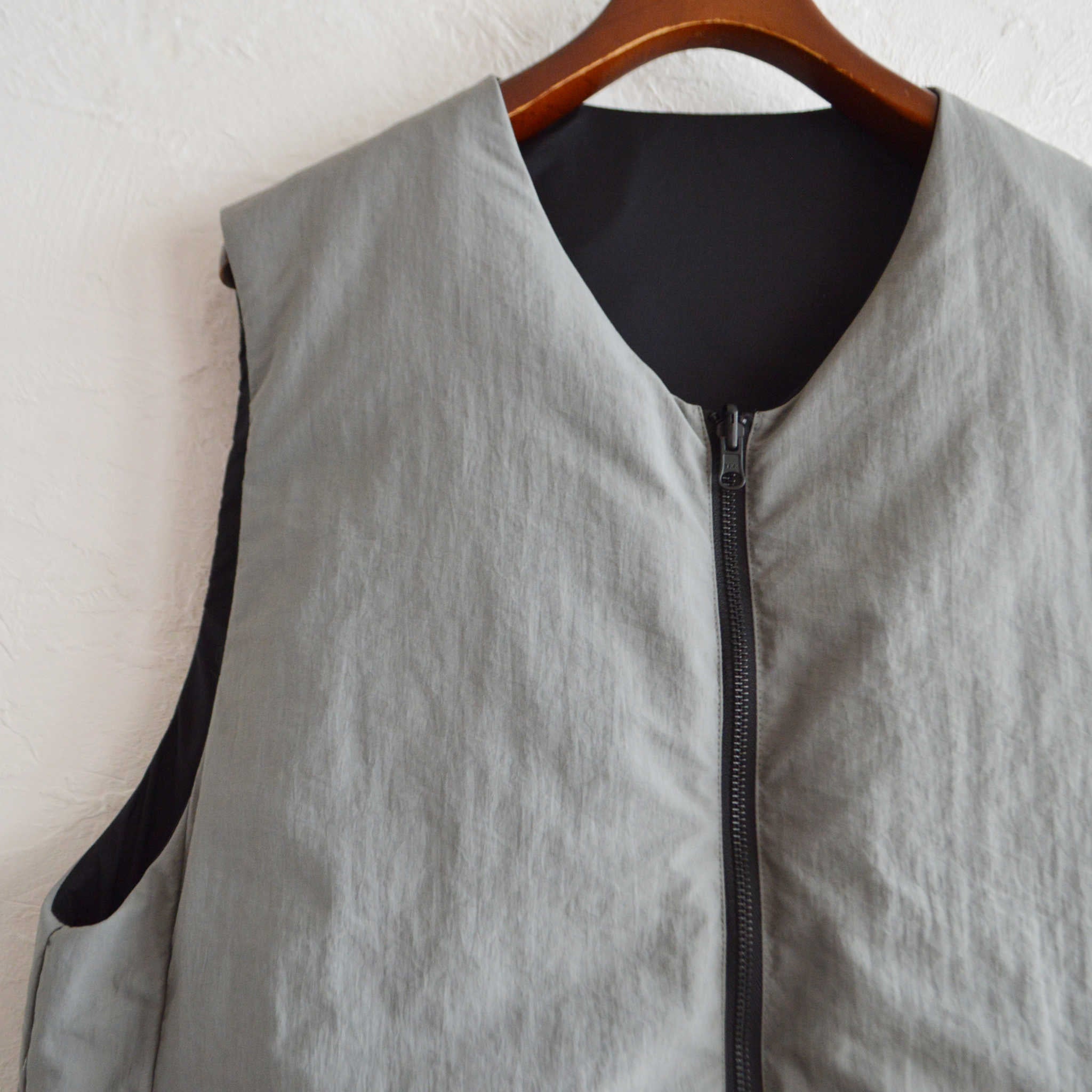 LAMOND ラモンド / LIGHT SHELL REVERSIBLE DOWN VEST ライトシェルリバーシブルダウンベスト (SAGE GRAY×BLACK セージグレー)