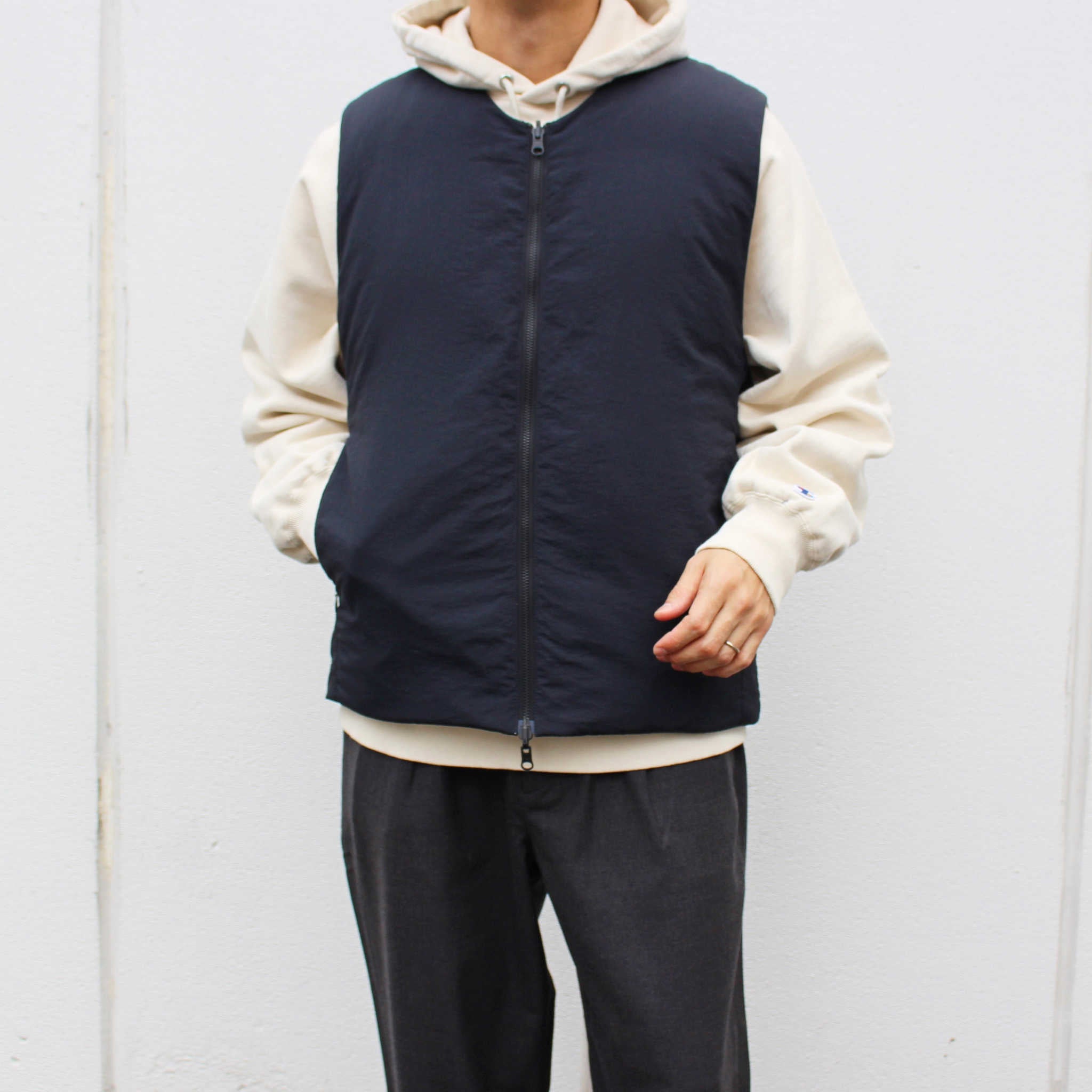 LAMOND ラモンド / LIGHT SHELL REVERSIBLE DOWN VEST ライトシェルリバーシブルダウンベスト (BLACK×SAGE GRAY ブラック)