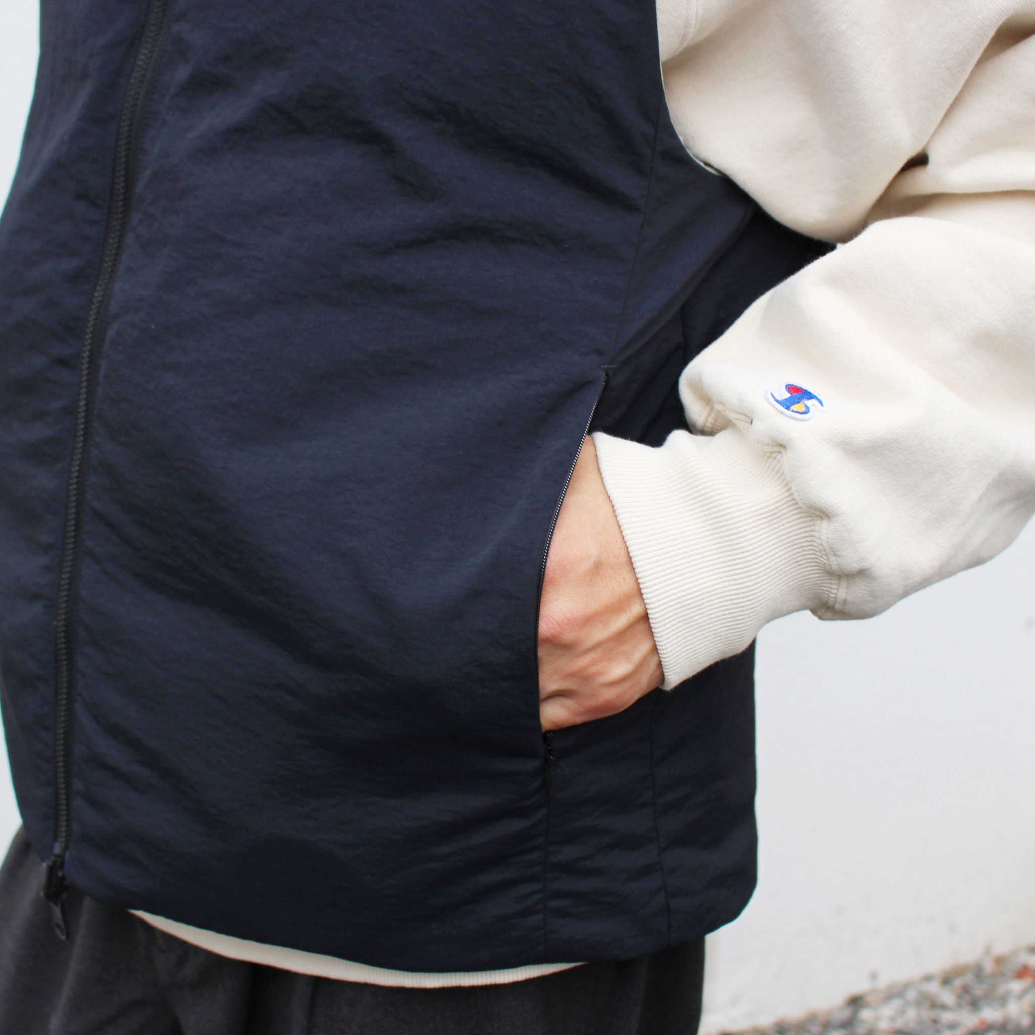 LAMOND ラモンド / LIGHT SHELL REVERSIBLE DOWN VEST ライトシェルリバーシブルダウンベスト (BLACK×SAGE GRAY ブラック)