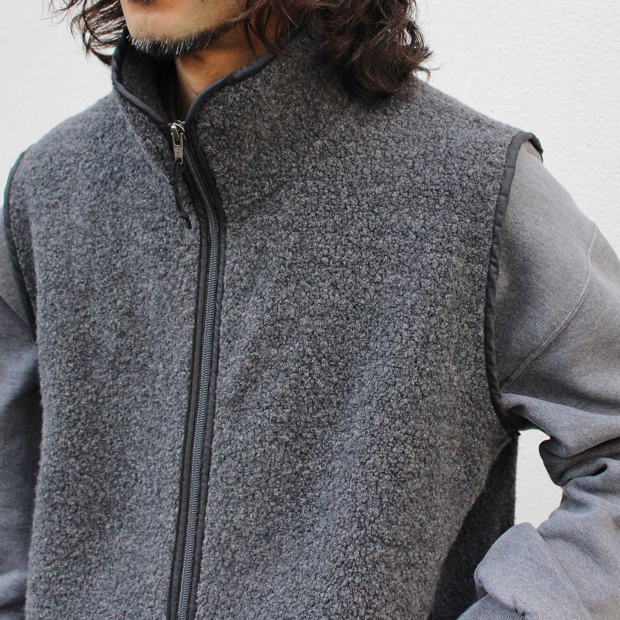 AXESQUIN アクシーズクイン / WOOL BOA VEST ウールボアベスト (CHARCOAL チャコール)