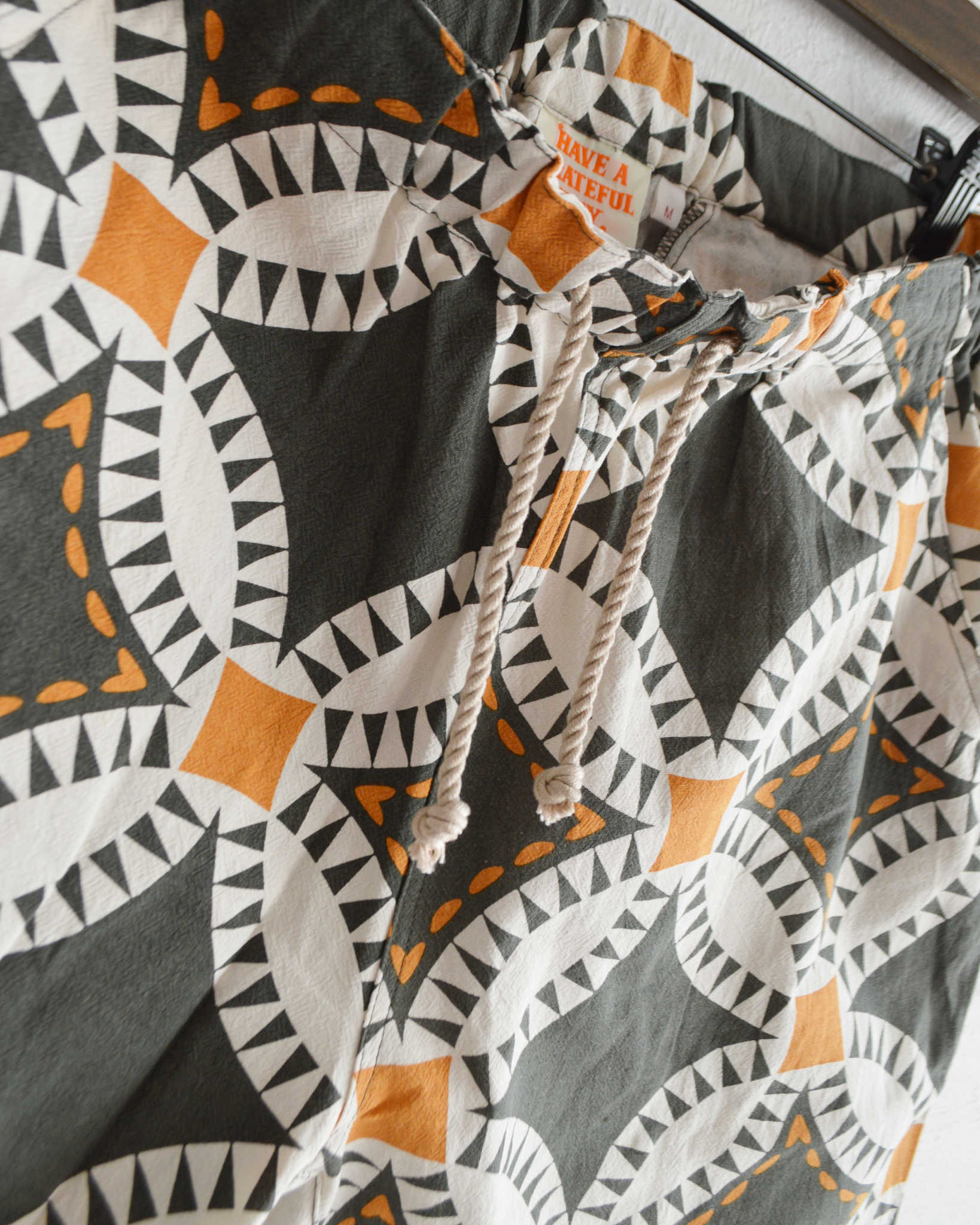 HAVE A GRATEFUL DAY ハブアグレイトフルデイ / EASY SHORTS (BLACK ブラック)