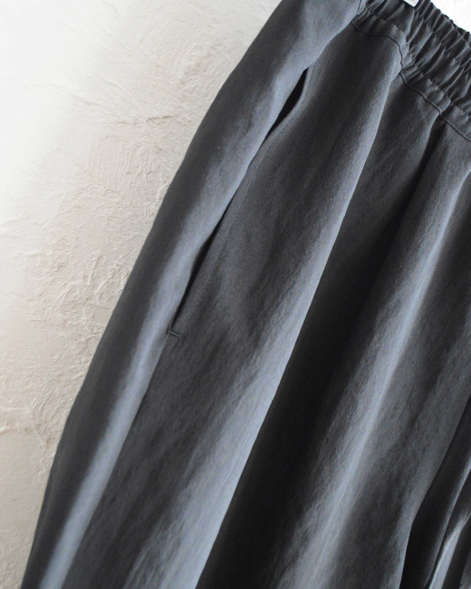LAMOND ラモンド / NEW SEMI WIDE SHARI PANTS ニュウセミワイドシャリパンツ (BLACK ブラック)