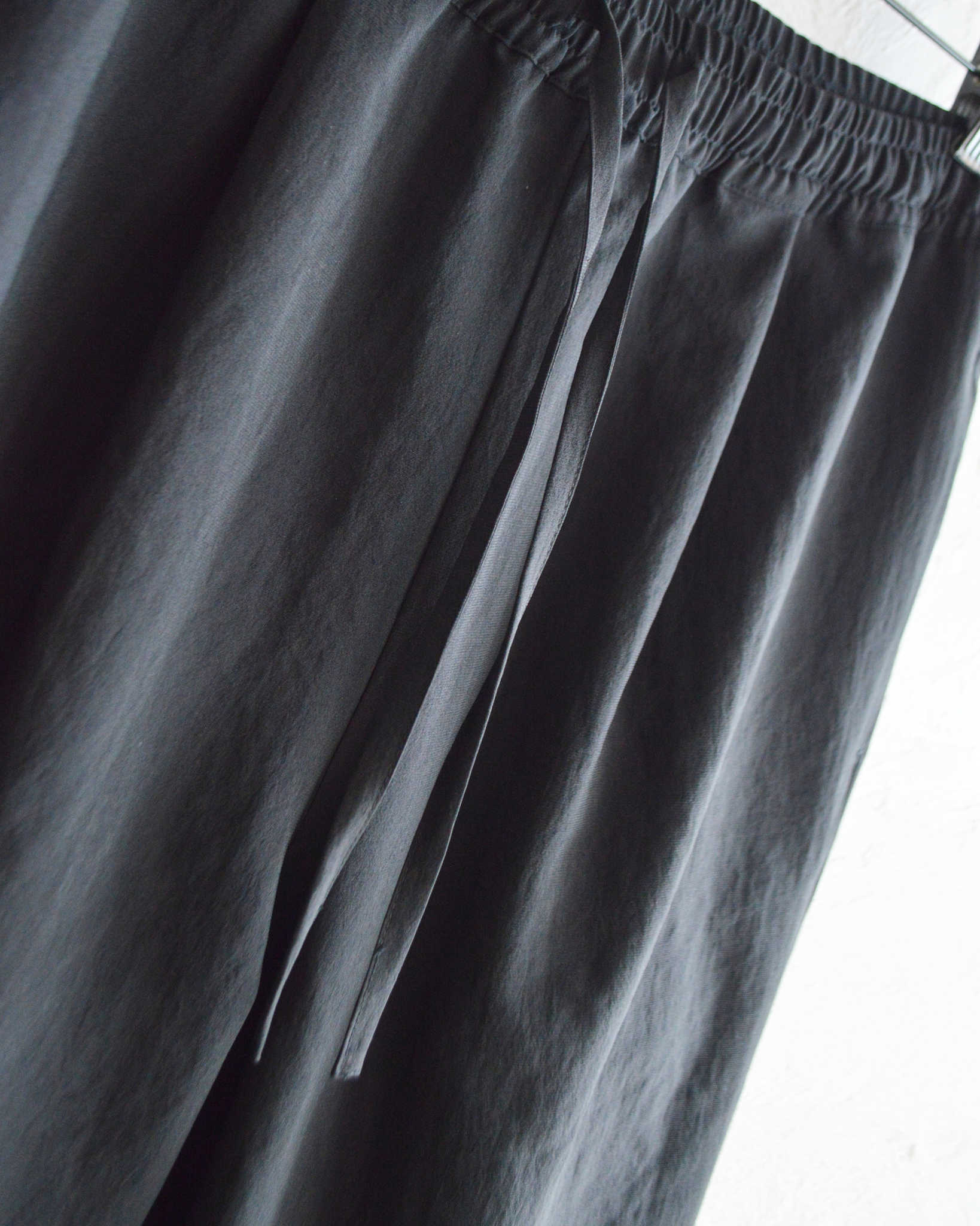 LAMOND ラモンド / NEW SEMI WIDE SHARI PANTS ニュウセミワイドシャリパンツ (BLACK ブラック)