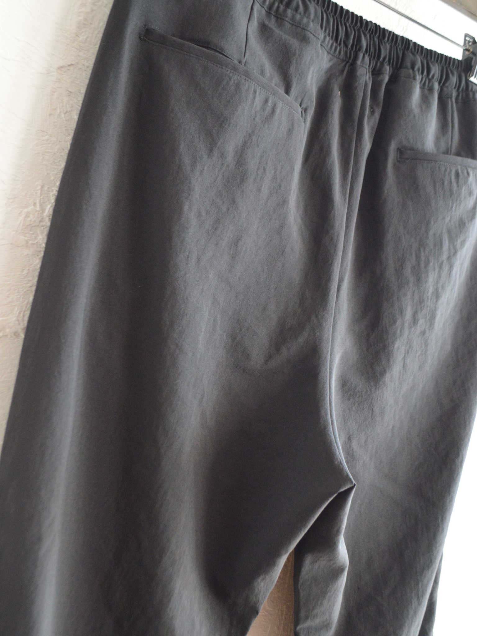 LAMOND ラモンド / NEW SEMI WIDE SHARI PANTS ニュウセミワイドシャリパンツ (BLACK ブラック)