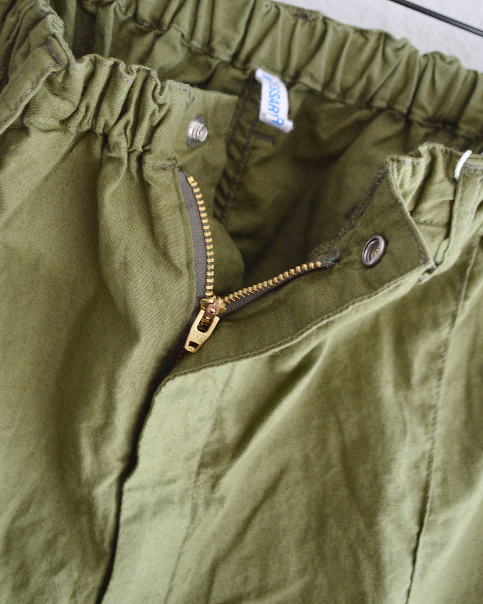 necessary or unnecessary ネセサリーオアアンネセサリー N.O.UN ナウン / PIN TUCK PANTS ピンタックパンツ (OLIVE オリーブ)