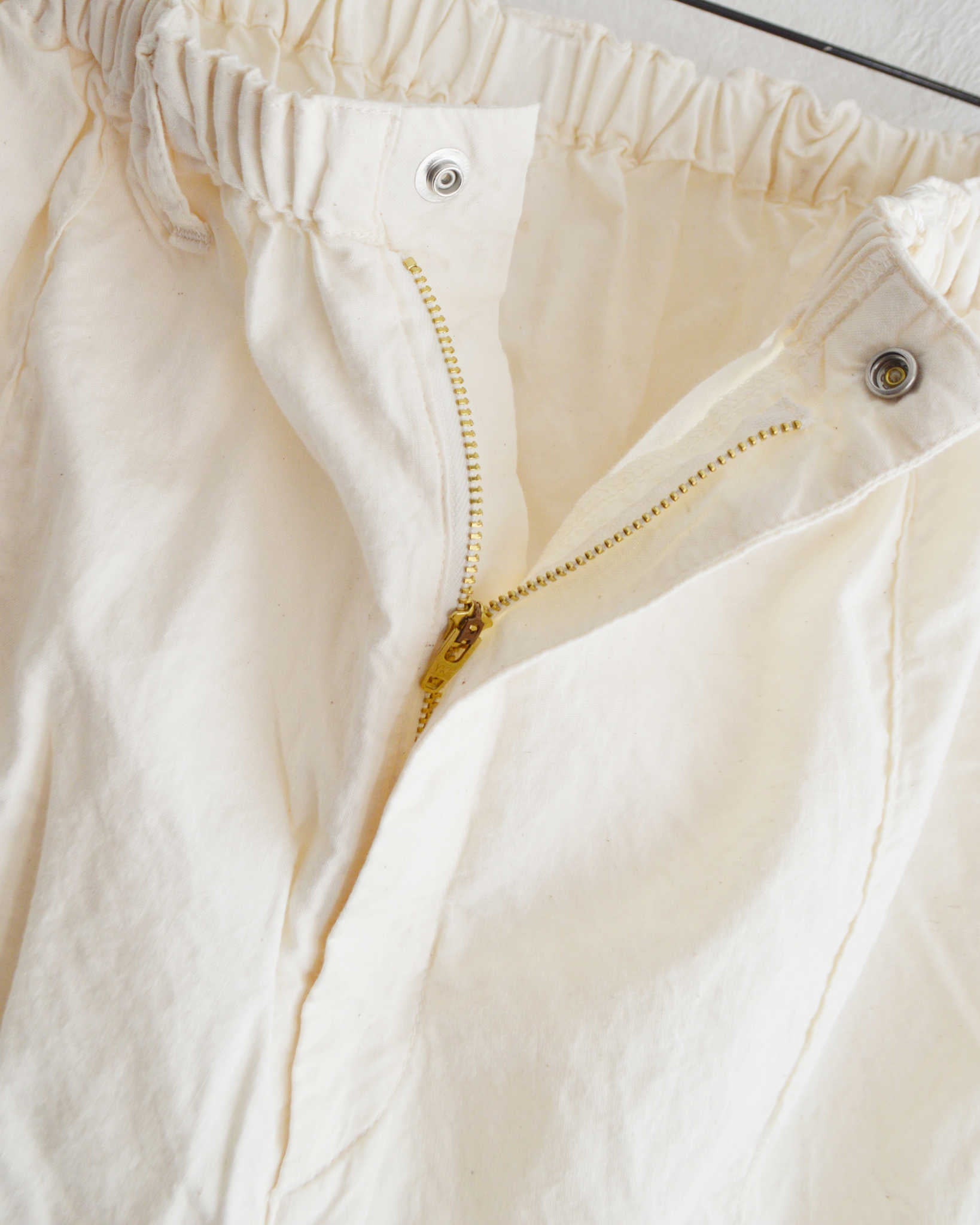 necessary or unnecessary ネセサリーオアアンネセサリー N.O.UN ナウン / PIN TUCK PANTS ピンタックパンツ (KINARI キナリ)