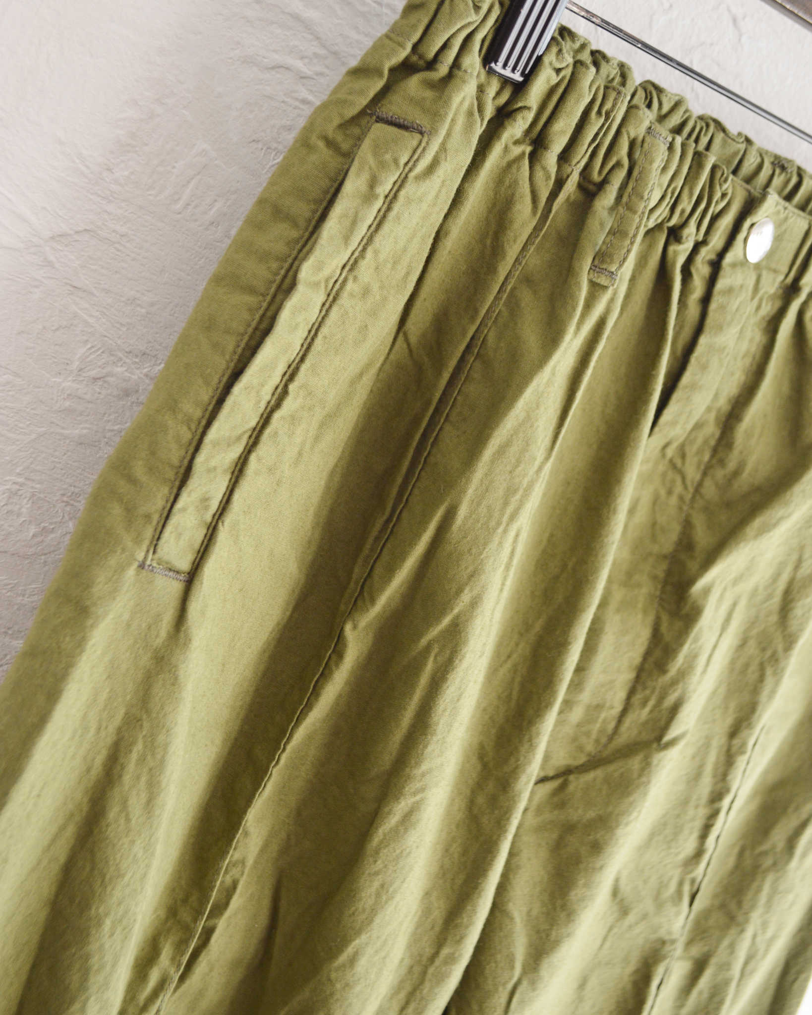 necessary or unnecessary ネセサリーオアアンネセサリー N.O.UN ナウン / PIN TUCK PANTS ピンタックパンツ (OLIVE オリーブ)