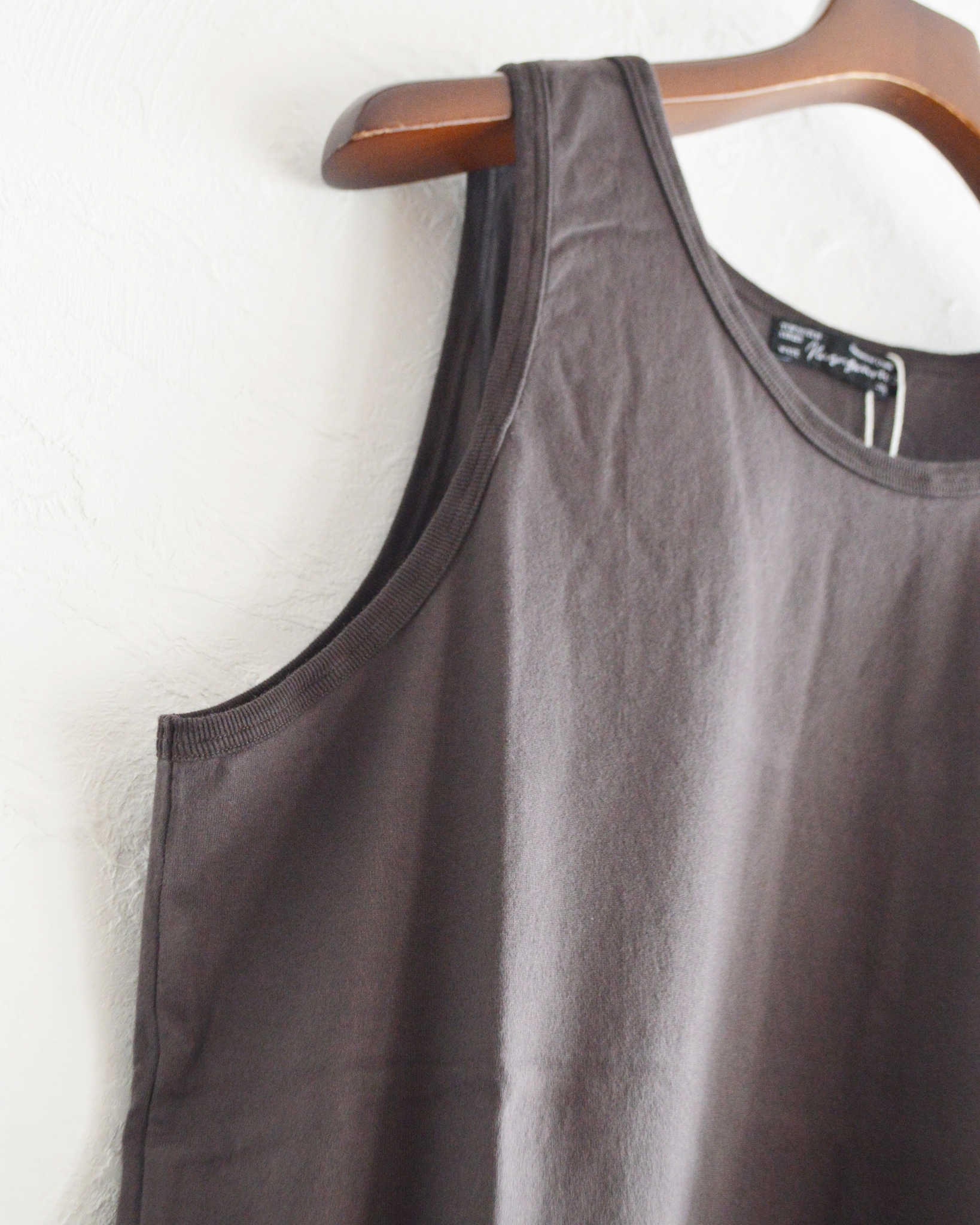 Nasngwam. ナスングワム / ESSENTIAL TANKTOP エッセンシャルタンクトップ (CHARCOAL チャコール)