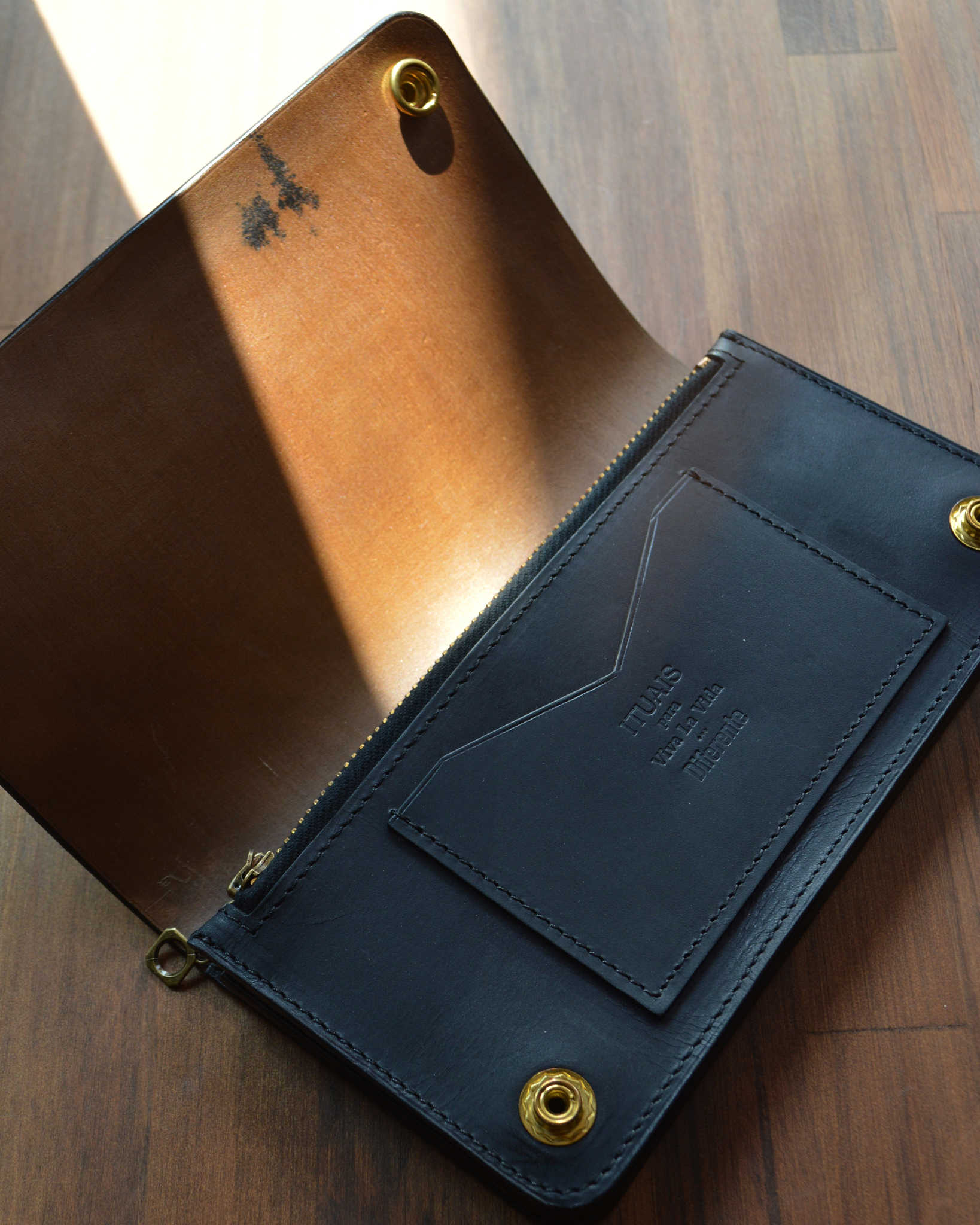 ITUAIS イトゥアイス / CAVARO TRUCKER WALLET カバーロトラッカーウォレット (MARYAM HORSE BUTT マリヤムホースバット BLACK ブラック)