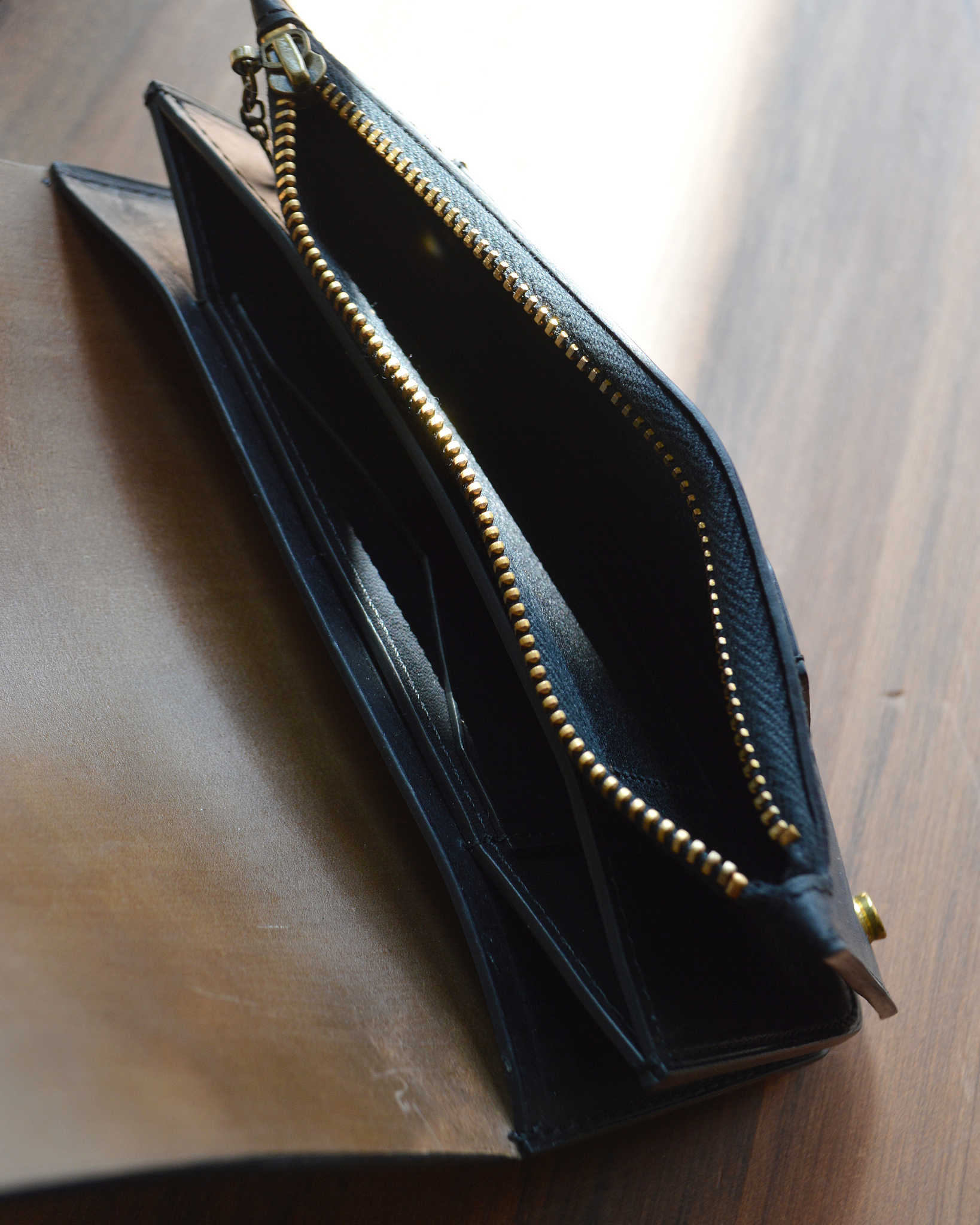 ITUAIS イトゥアイス / CAVARO TRUCKER WALLET カバーロトラッカーウォレット (MARYAM HORSE BUTT マリヤムホースバット BLACK ブラック)