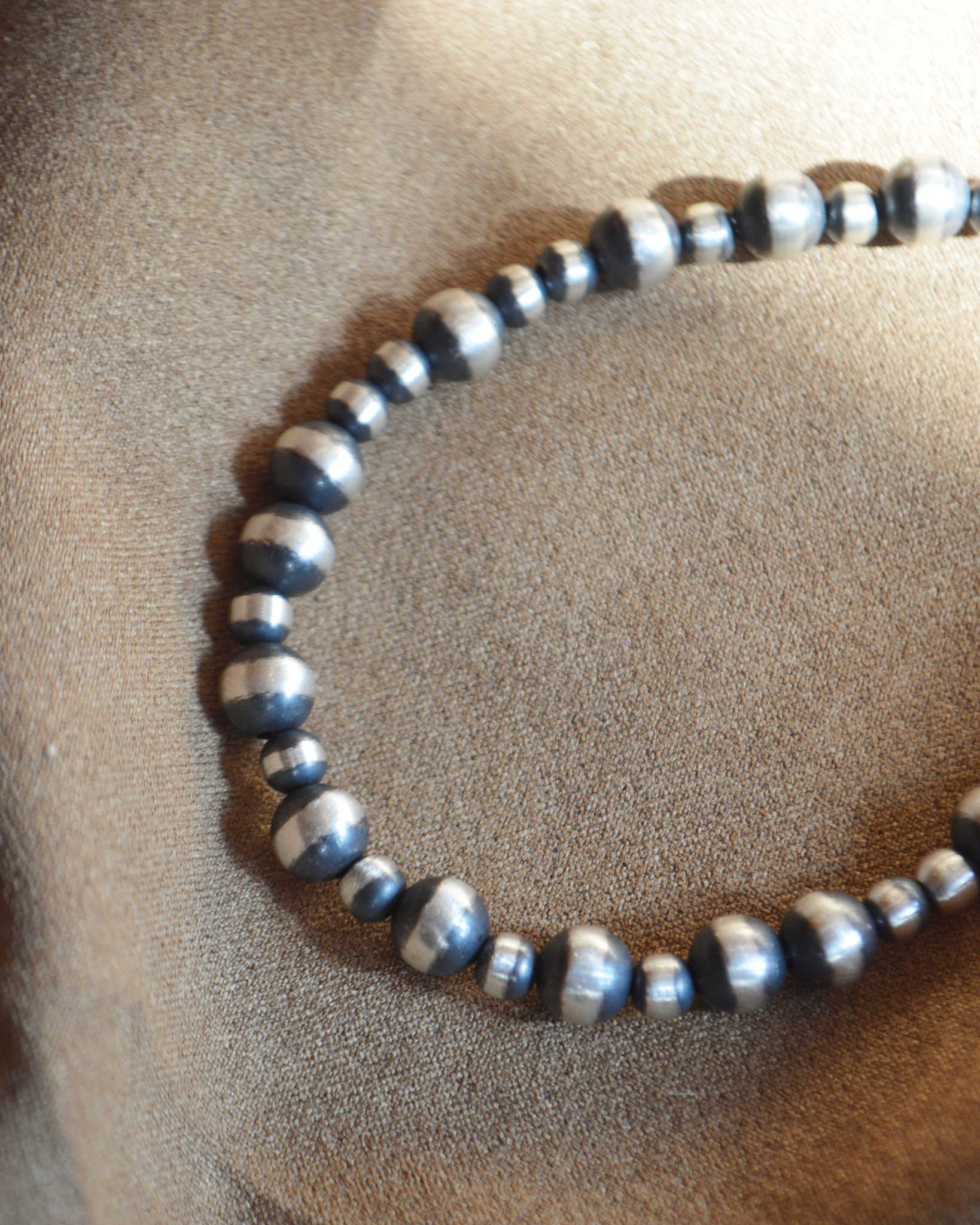 Indian jewelry インディアンジュエリー / Navajo Pearl Bracelet ナバホパールブレスレット 4mm×5mm丸玉MIX (TERESA BELONE テレサベローネ)