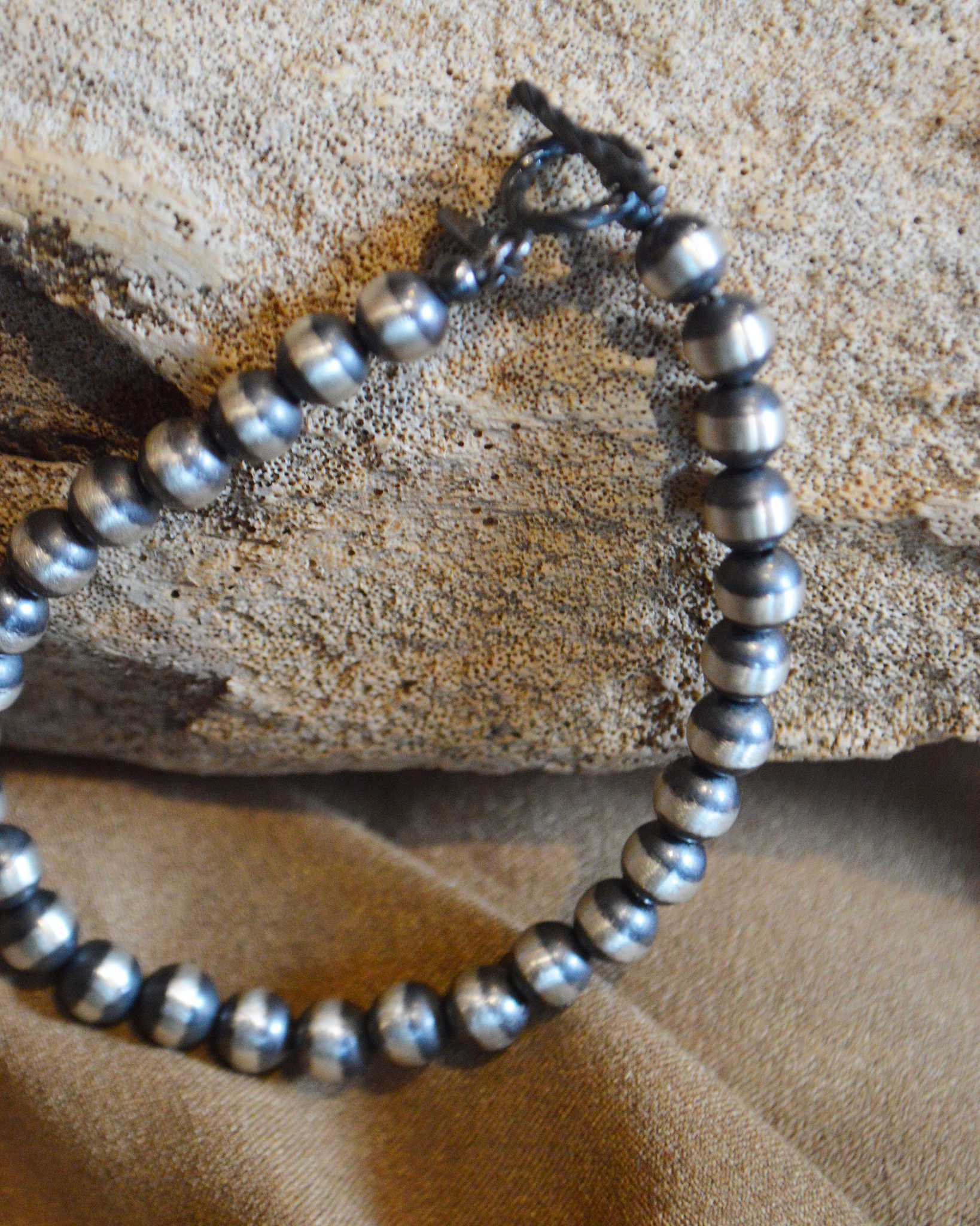 Indian jewelry インディアンジュエリー / Navajo Pearl Bracelet ナバホパールブレスレット 6mm (TERESA BELONE テレサベローネ)
