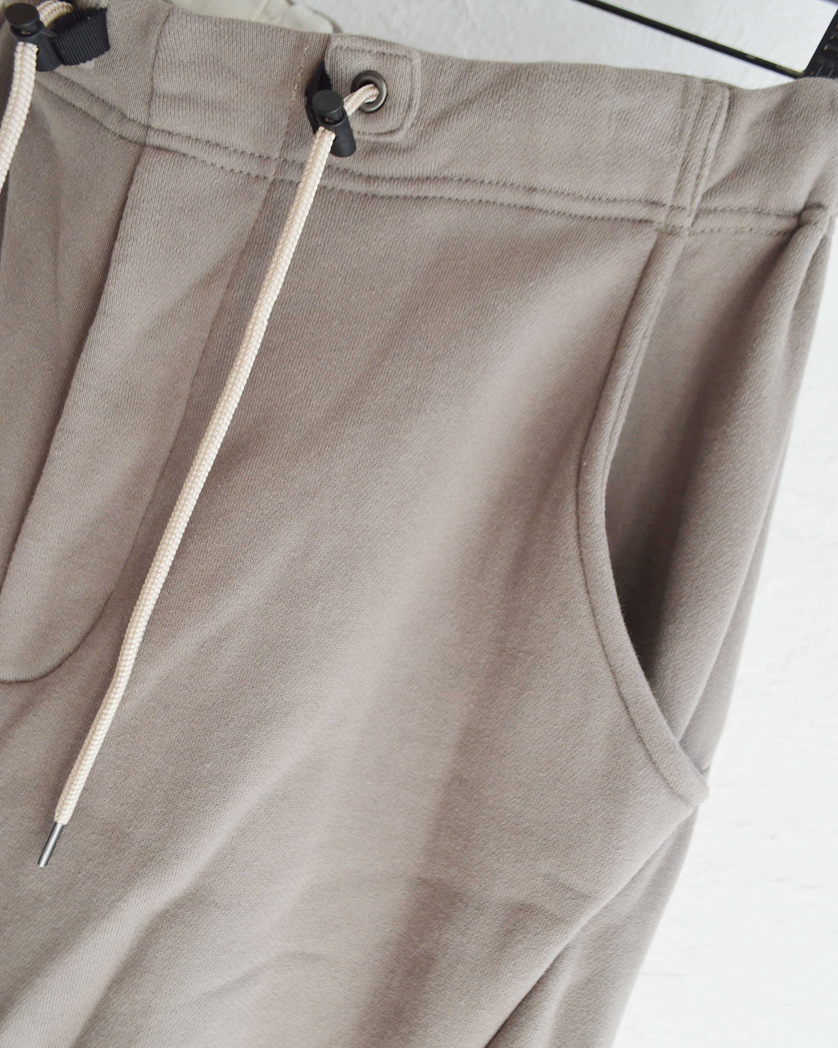Nasngwam. ナスングワム / DRAPING SWEAT PANTS ドレーピングスウェットパンツ (Lt.OLIVE ライトオリーブ)